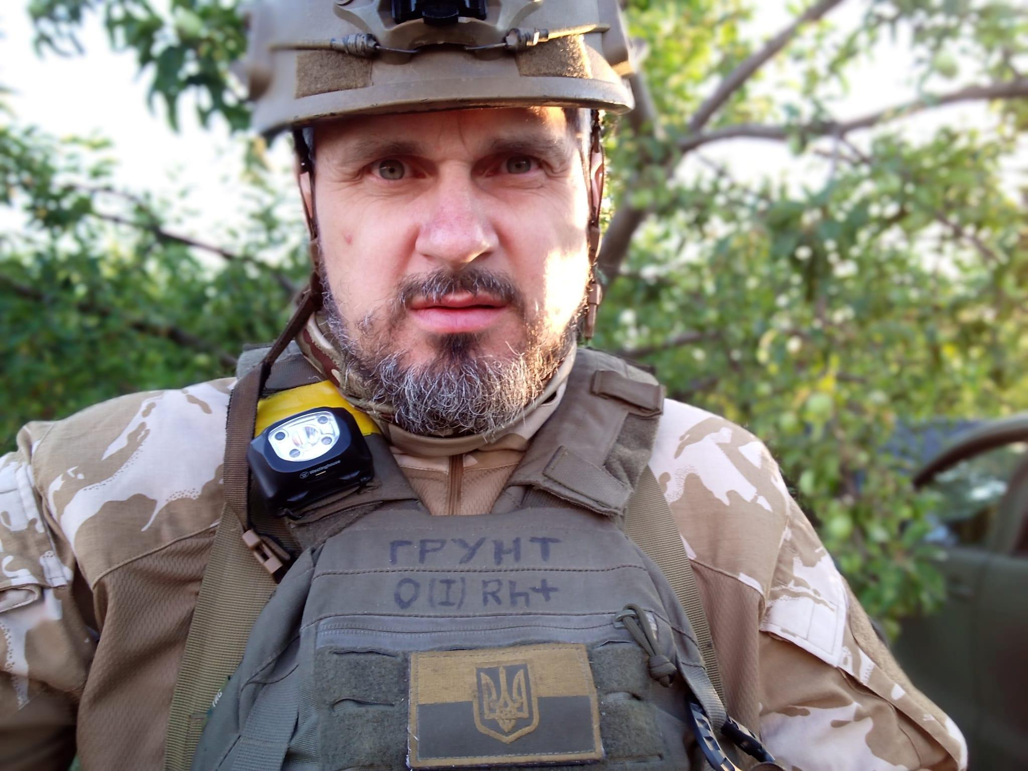 Сенцов сказав, що у нього від держави тільки гвинтівка – усім іншим забезпечуть волонтери - Кіно Сенцов сказав, що у нього від держави тільки гвинтівка – усім іншим забезпечуть волонтери - Кіно