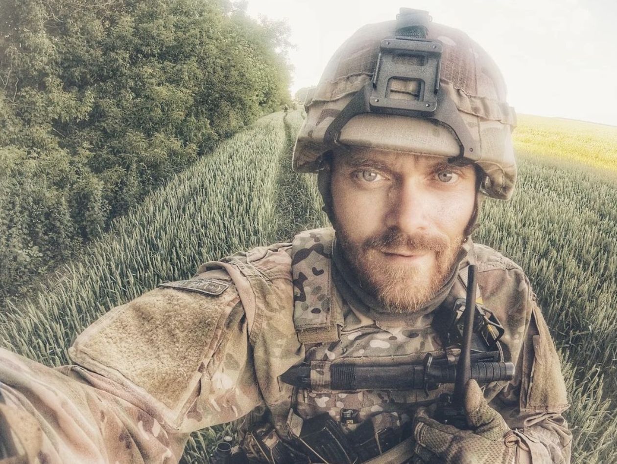 Актор Снайпера Білого ворона Павло Алдошин розповів про найважчий бій на війні Актор Снайпера Білого ворона Павло Алдошин розповів про найважчий бій на війні