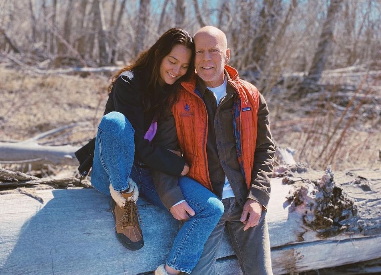 Жена больного Брюса Уиллиса показала в видео, как справляется с горем Жена больного Брюса Уиллиса показала в видео, как справляется с горем