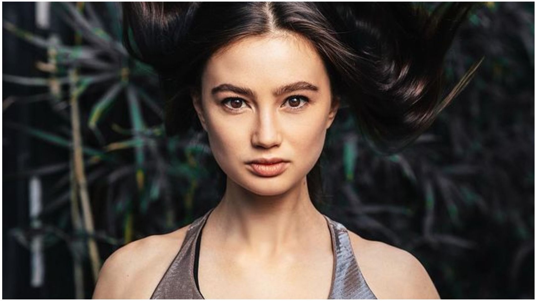 Невідомий зі зброєю вдерся до будинку голлівудської акторки з України Марини Мазепи  Невідомий зі зброєю вдерся до будинку голлівудської акторки з України Марини Мазепи