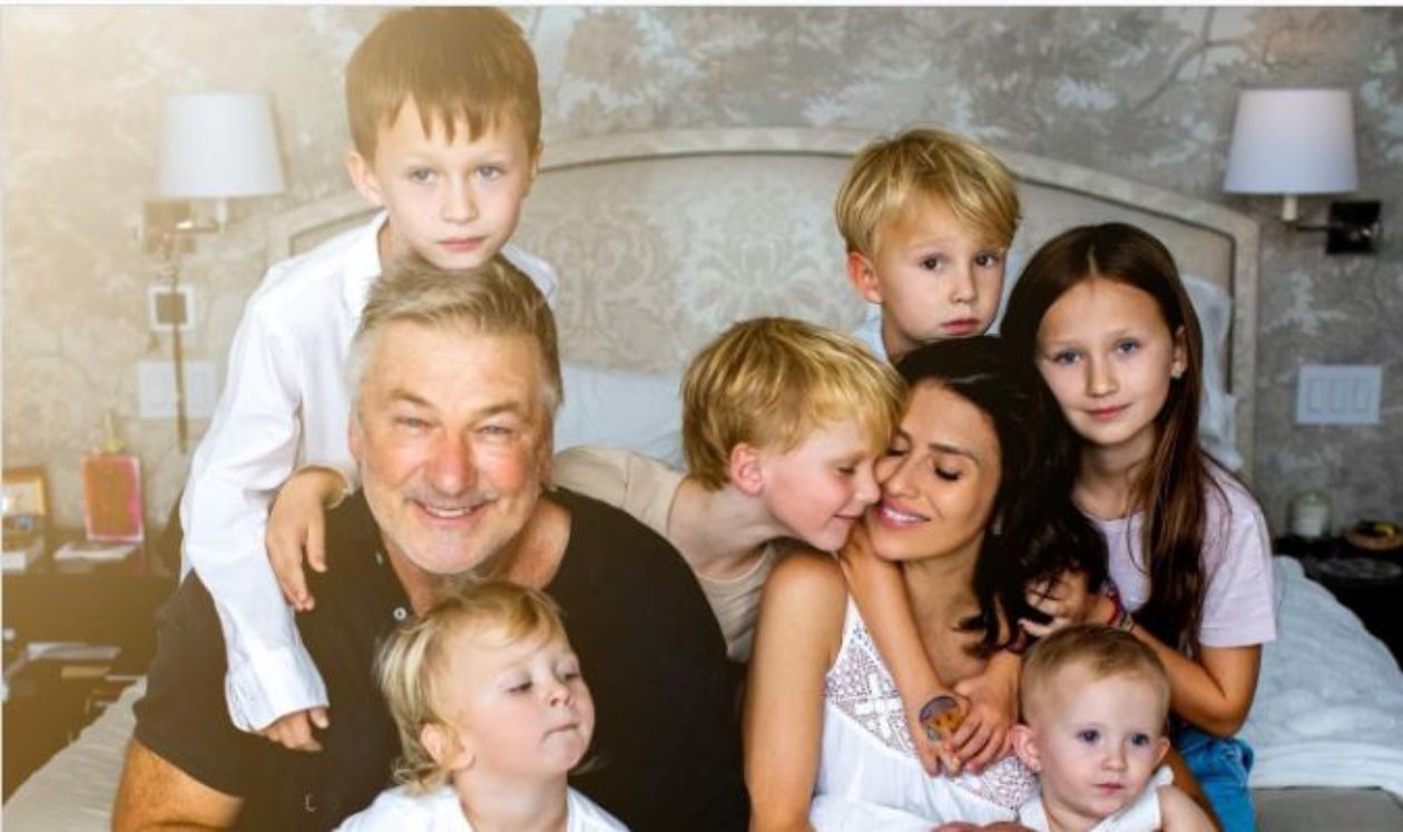 Алек Болдвін з дружиною має вісім дітей – тепле фото всієї сім’ї 