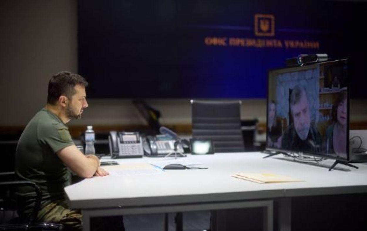 Зеленський поговорив з зіркою Зоряних воєн Марком Геммілом допомогу армії України Зеленський поговорив з зіркою Зоряних воєн Марком Геммілом допомогу армії України