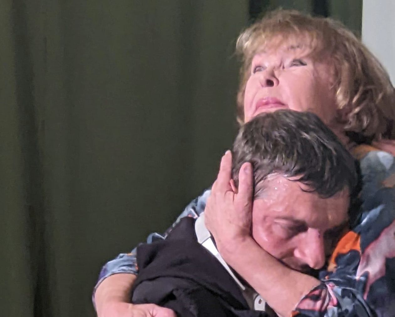 Актриса Ада Роговцева з морпіхом Михайлом Діановим – зворушливе фото Актриса Ада Роговцева з морпіхом Михайлом Діановим – зворушливе фото