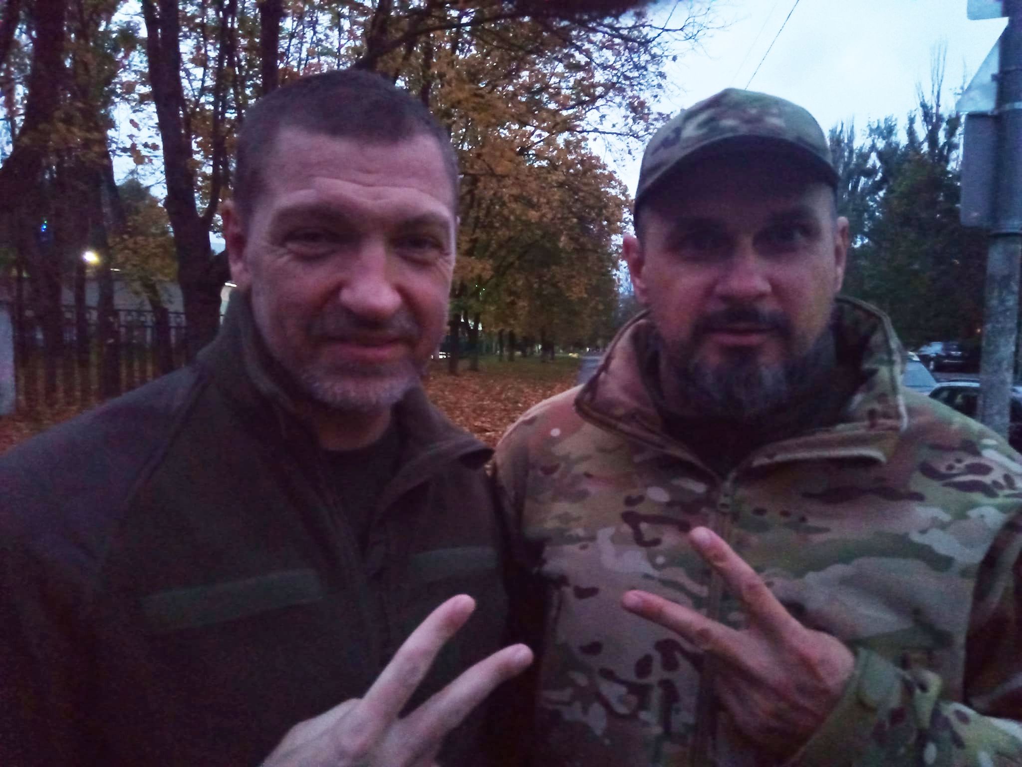 Олег Сенцов зустрівся з другом, який був на Азовсталі та у російському полоні – тепле фото