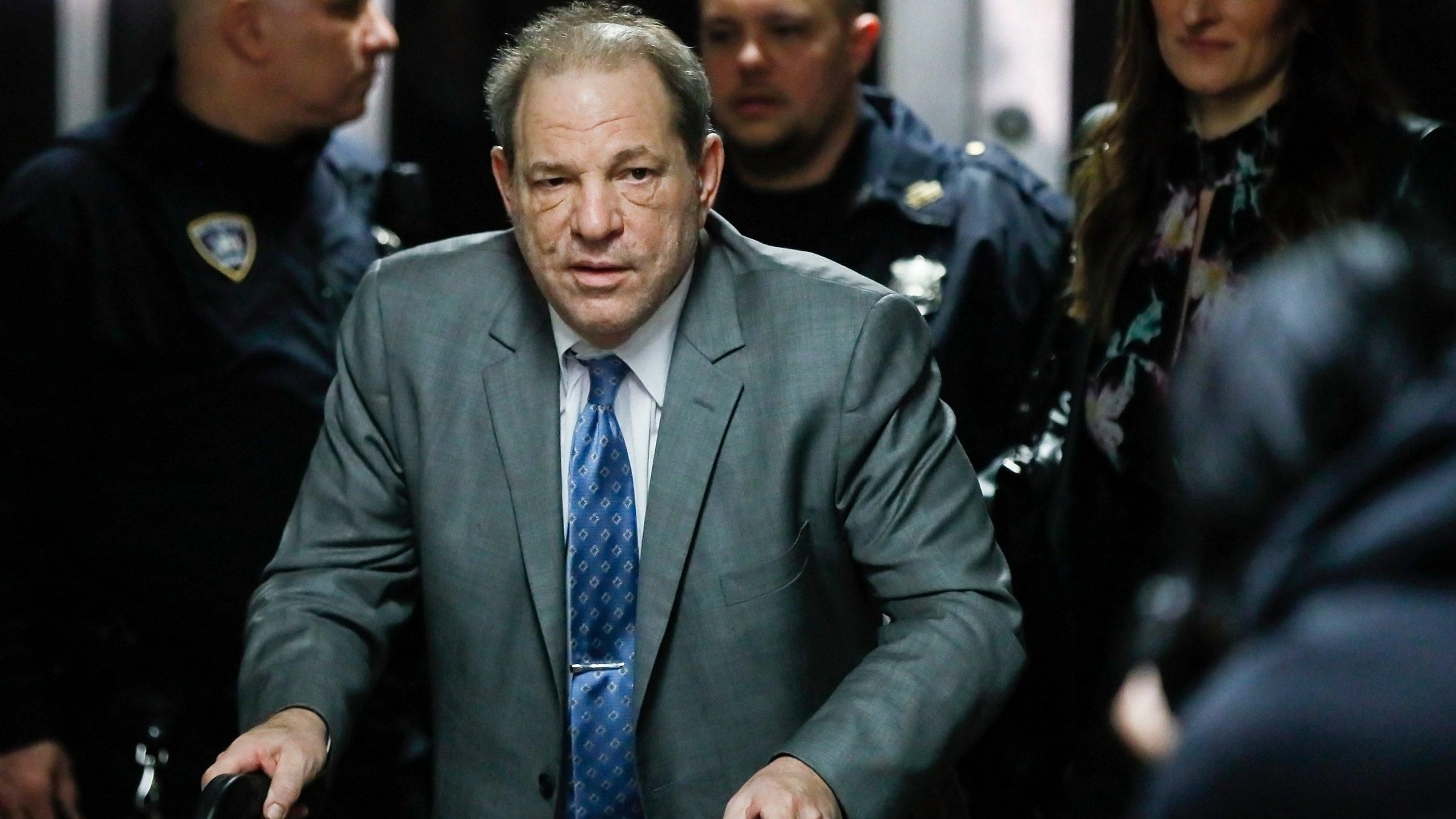 Гарви Вайнштейн, добивавшийся Джоли, – все, что нужно знать о скандале в Голливуде - Кино Гарви Вайнштейн, добивавшийся Джоли, – все, что нужно знать о скандале в Голливуде - Кино