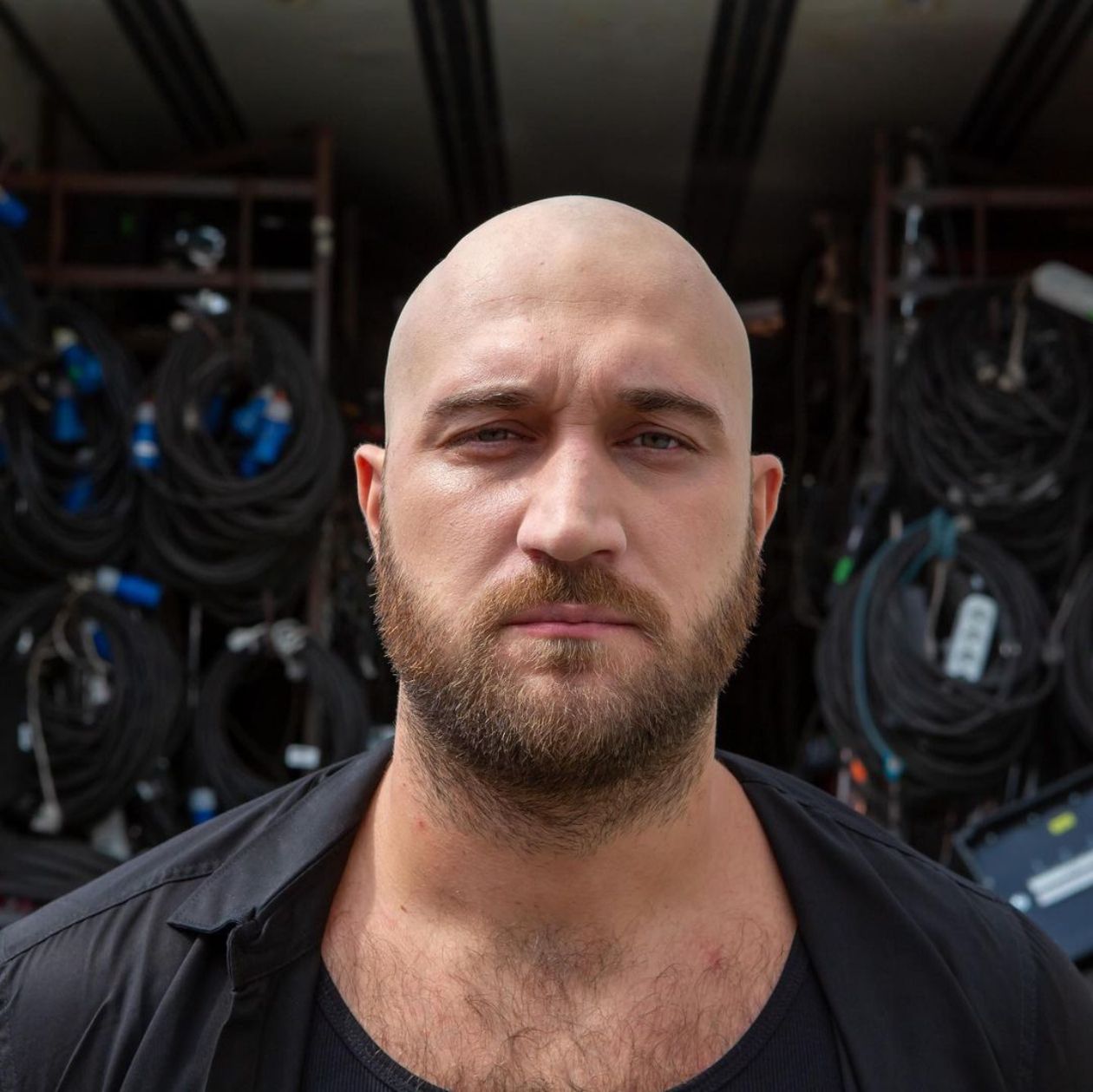 Актер Руслан Ханумак признался, почему не вернулся в Украину и как реагирует на хейт Актер Руслан Ханумак признался, почему не вернулся в Украину и как реагирует на хейт