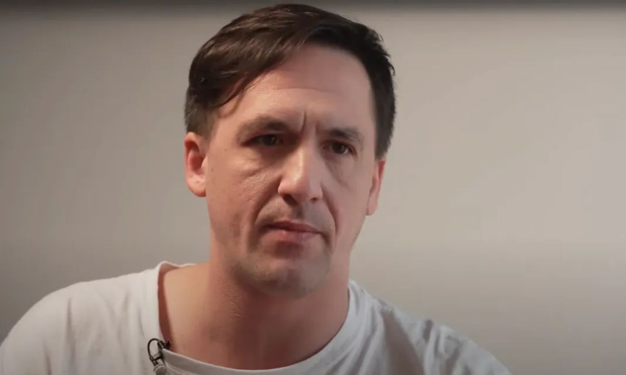 Російський актор Смольянінов виїхав з Росії, суд Москви його арештував на 9 тисяч гривень - Кіно Російський актор Смольянінов виїхав з Росії, суд Москви його арештував на 9 тисяч гривень - Кіно