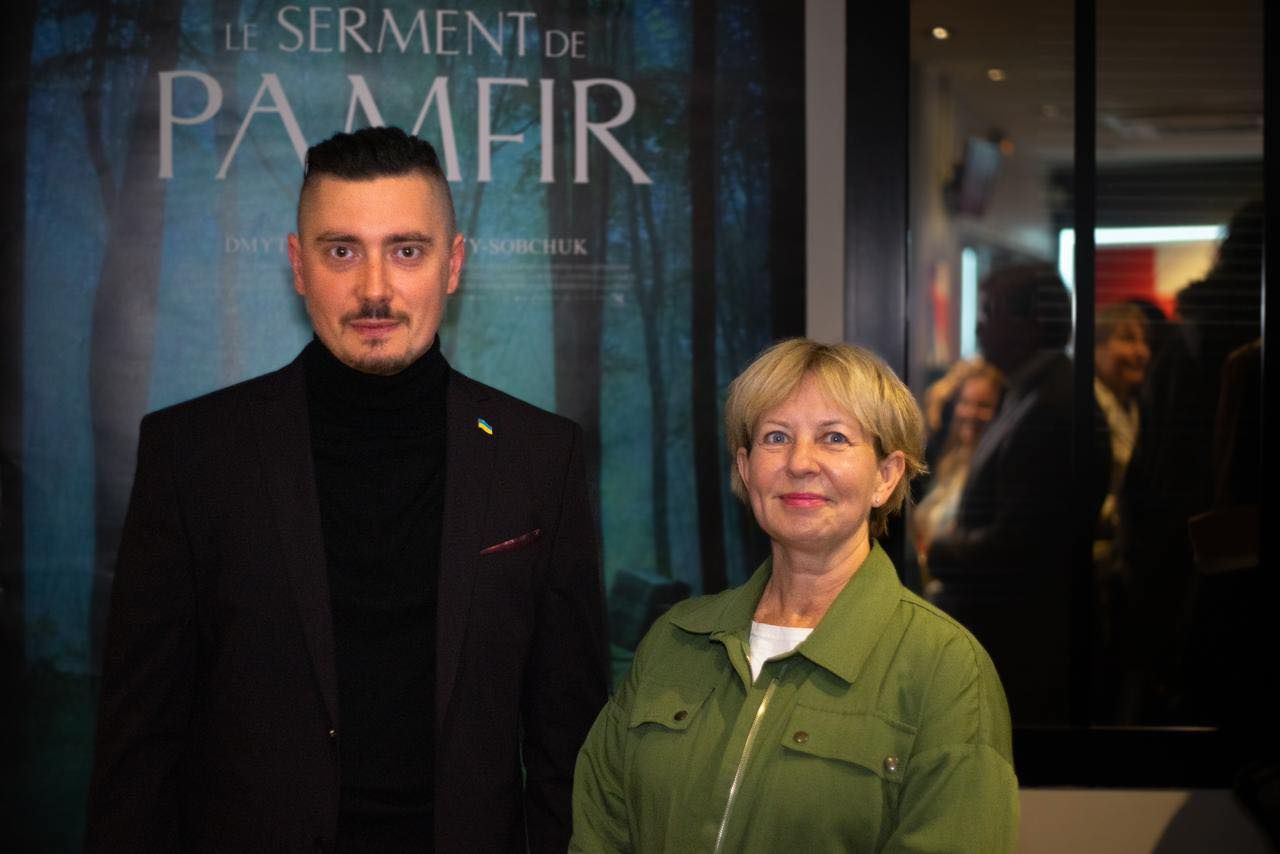 Памфир Дмитрия Сухолиткого Собчука – премьера во Франции с послами разных стран Памфир Дмитрия Сухолиткого Собчука – премьера во Франции с послами разных стран