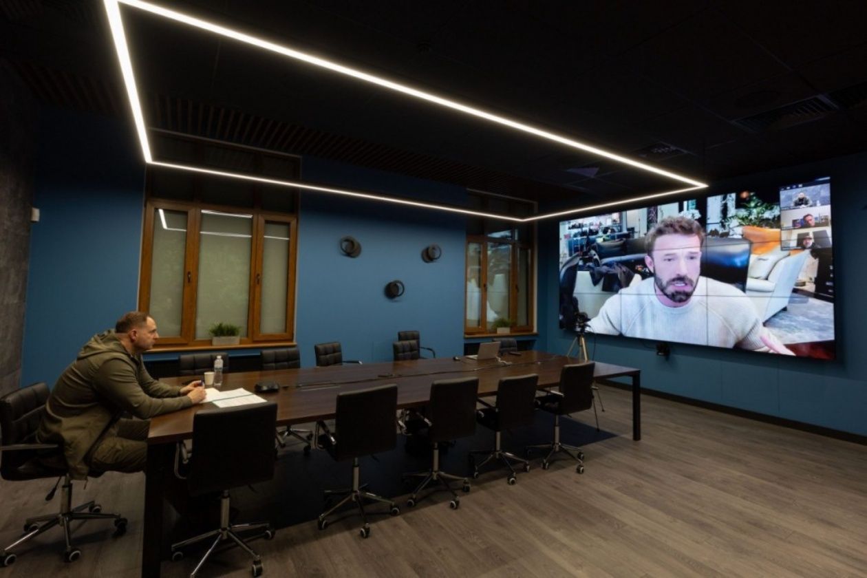 Андрій Єрмак поспілкувався з Беном Аффлеком та Дженніфер Лопес – про що говорили Андрій Єрмак поспілкувався з Беном Аффлеком та Дженніфер Лопес – про що говорили