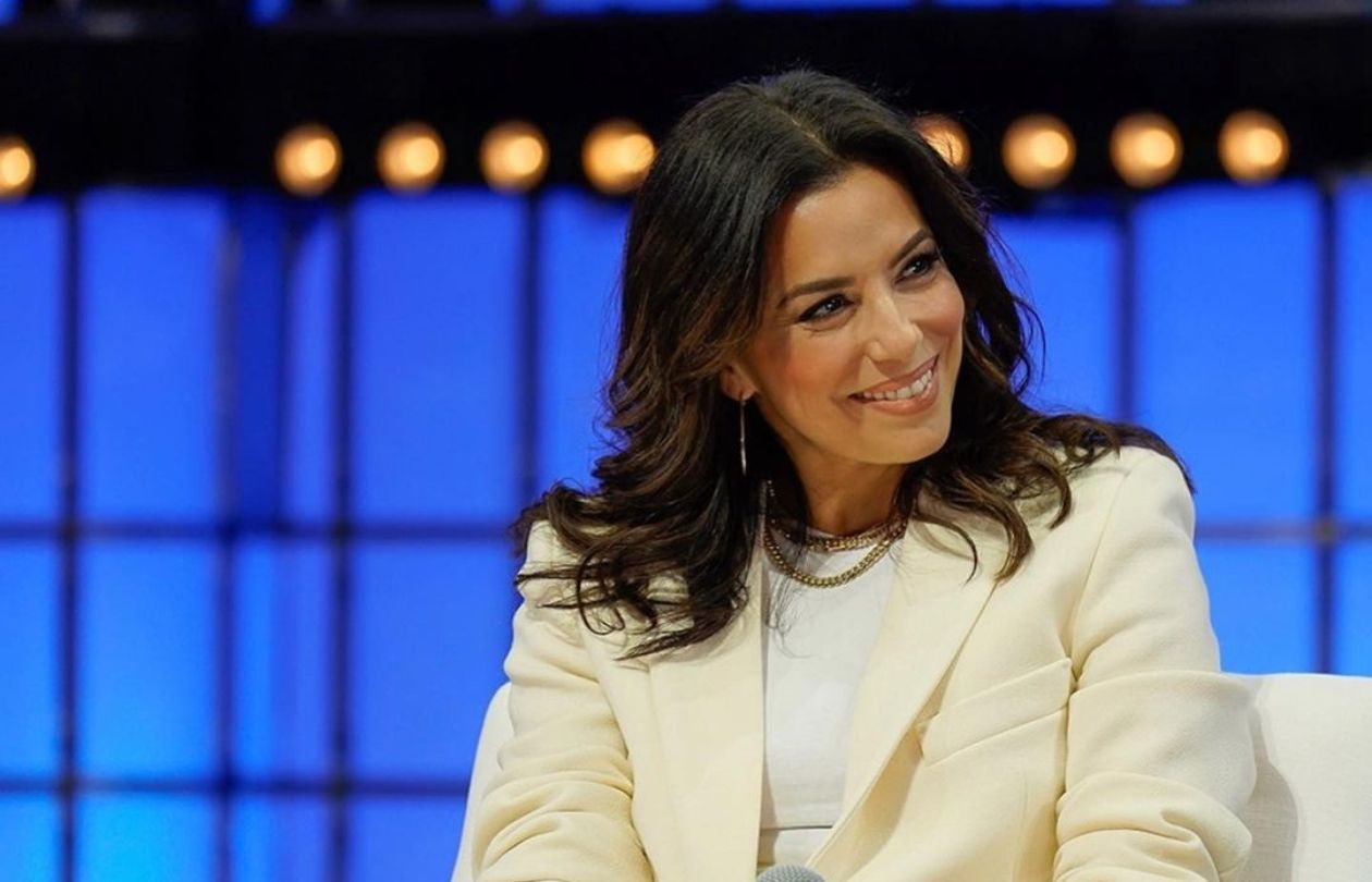 Ева Лонгория получила титул княгини – роскошный образ звезды на церемонии. Ева Лонгория получила титул княгини – роскошный образ звезды на церемонии.