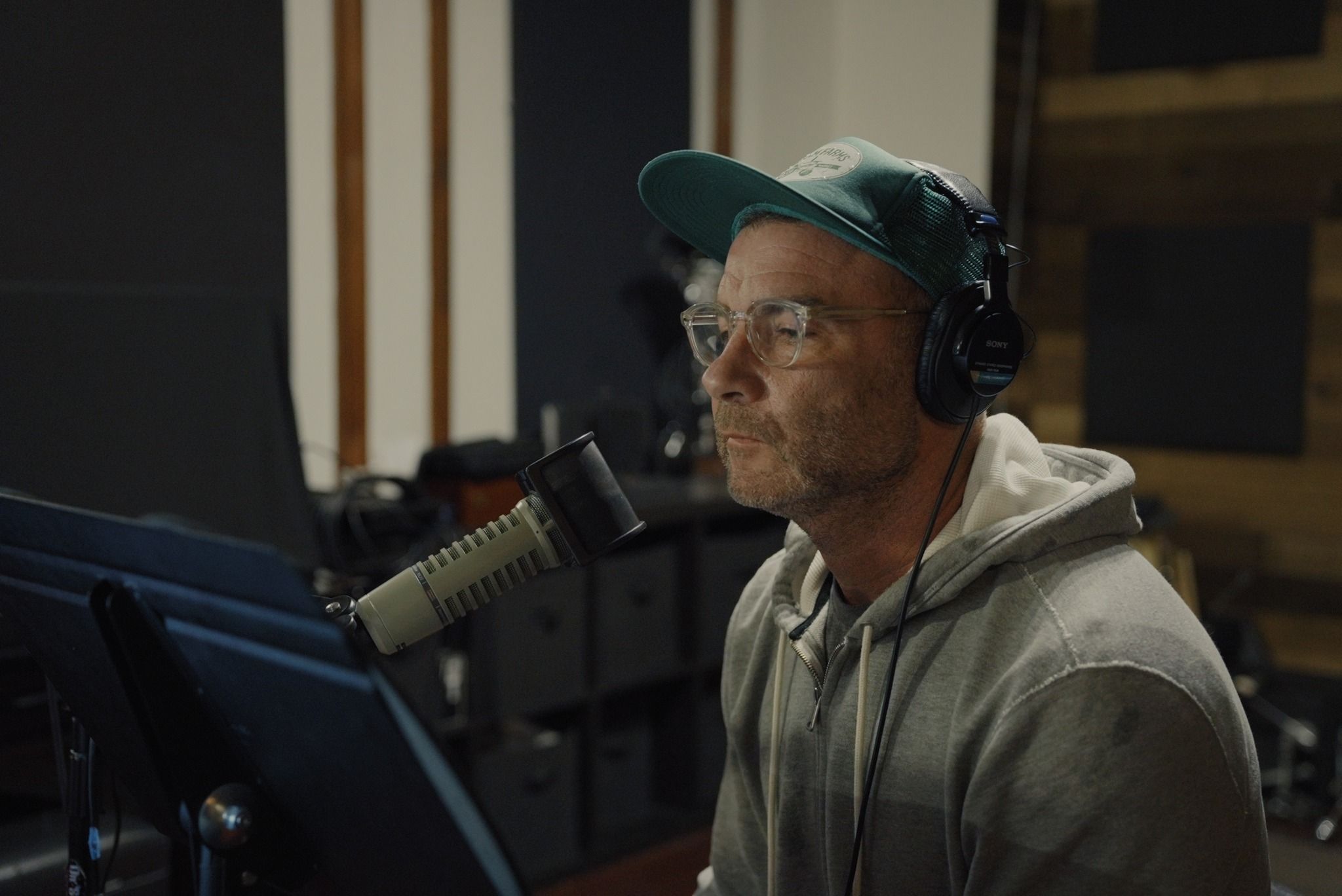 Лиев Шрайбер озвучил украинский документальный фильм о войне Лиев Шрайбер озвучил украинский документальный фильм о войне