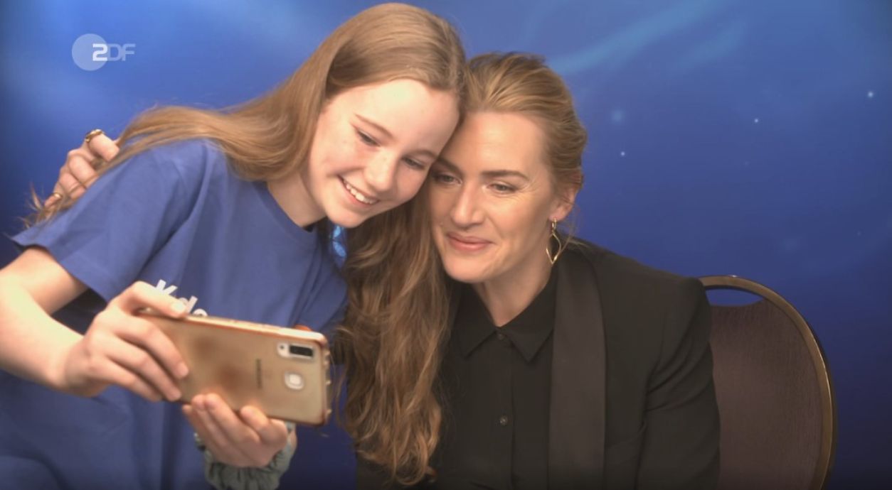 Кейт Уинслет поддержала юную журналистку на интервью Кейт Уинслет поддержала юную журналистку на интервью