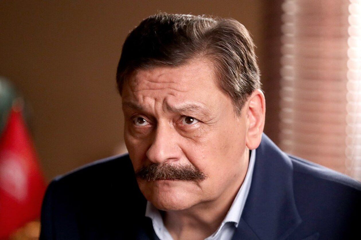 Зірку серіалу Кухня Дмитра Назарова звільнили з театру Росії через підтримку України Зірку серіалу Кухня Дмитра Назарова звільнили з театру Росії через підтримку України