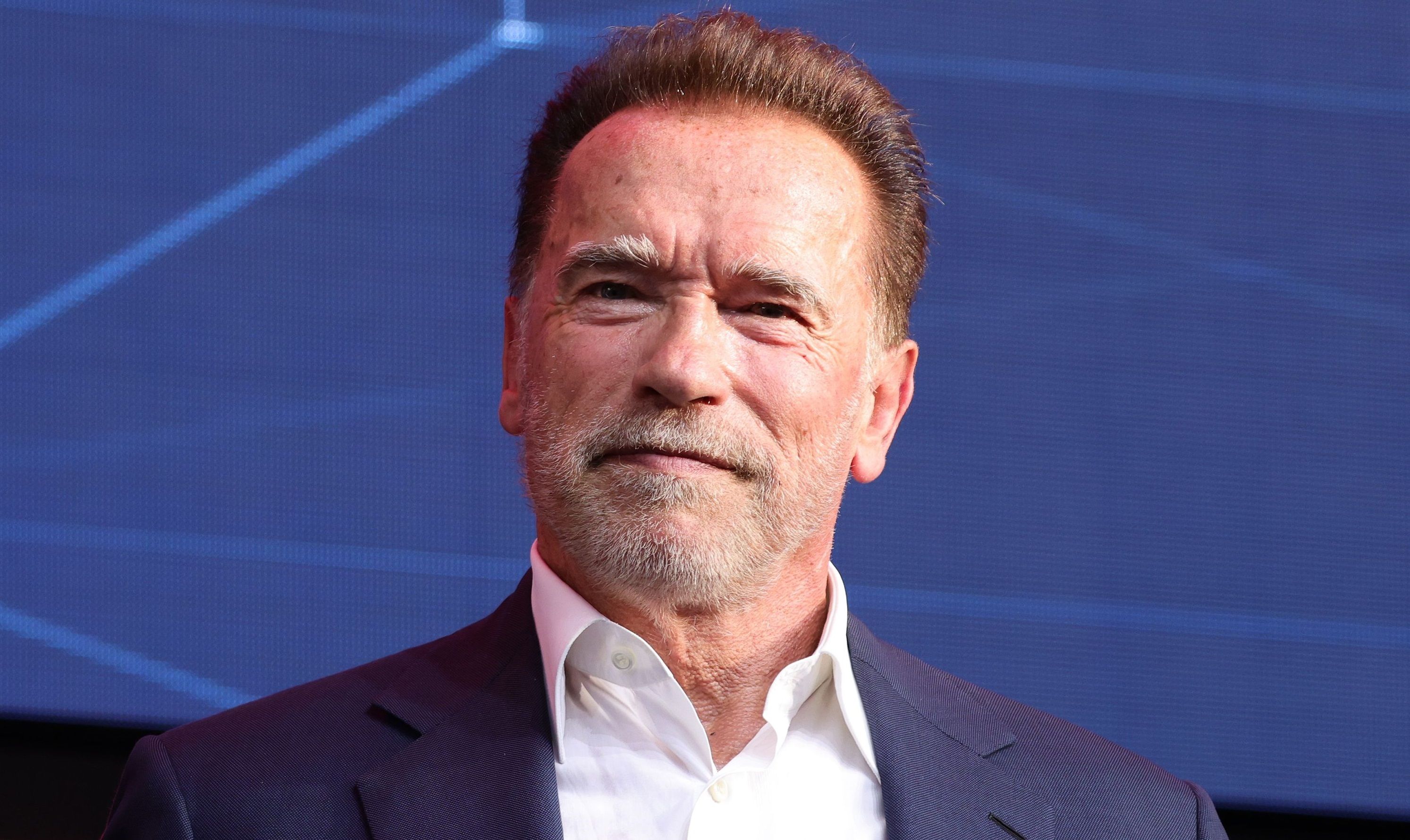 Арнольд Шварценеггер попал в ДТП – сбил женщину на велосипеде Арнольд Шварценеггер попал в ДТП – сбил женщину на велосипеде