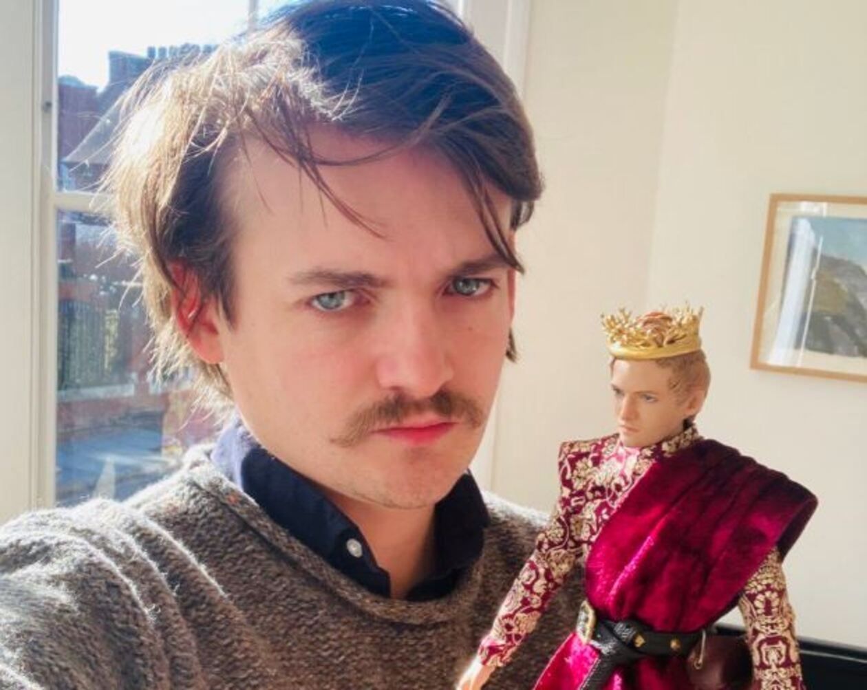 Джек Глісон виставив на аукціон статуетку короля Джоффрі з Гри престолів – деталі 