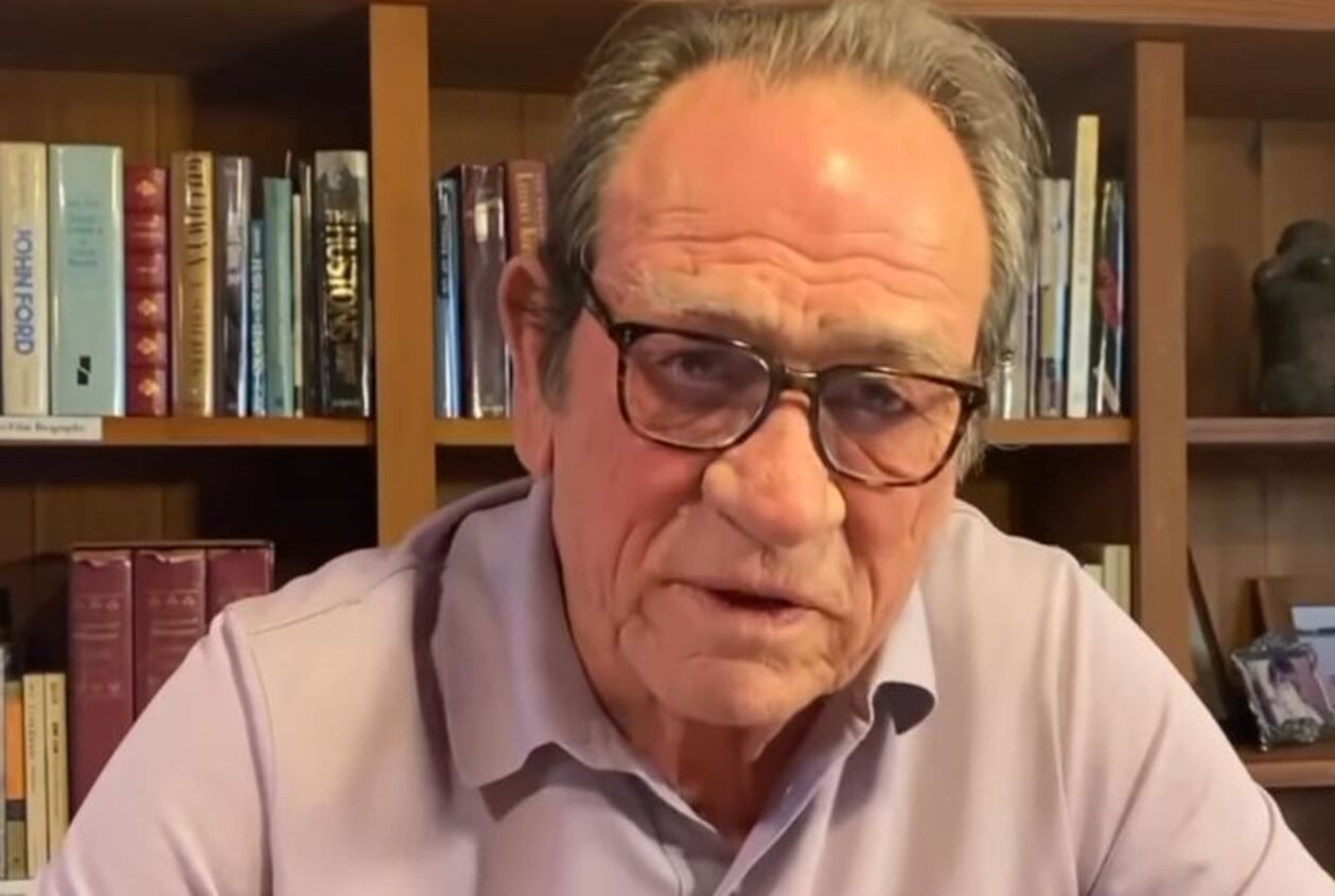 Томмі Лі Джонс зворушливо звернувся до українців - відео Томмі Лі Джонс зворушливо звернувся до українців - відео