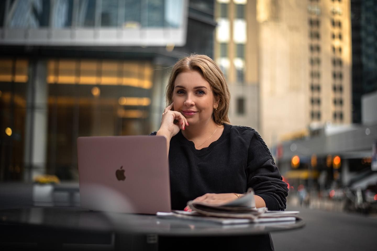 Пісня Naatu Naatu з RRR отримав Оскара 2023 – Анна Паленчук розповіла про зйомки в Києві Пісня Naatu Naatu з RRR отримав Оскара 2023 – Анна Паленчук розповіла про зйомки в Києві