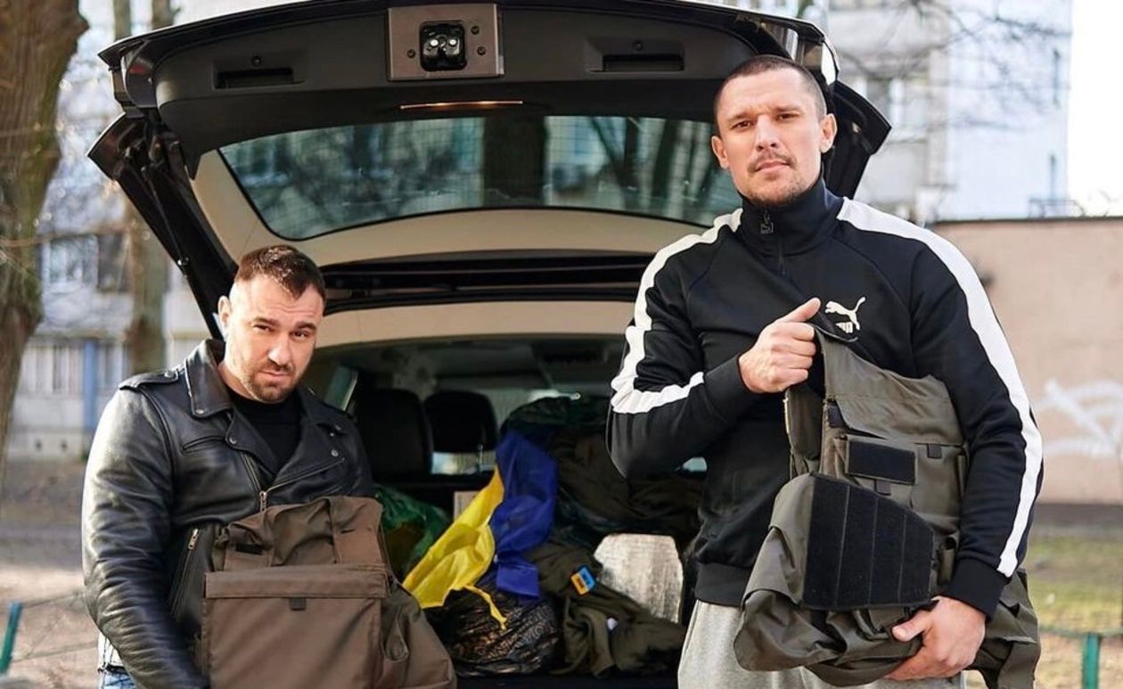 Тарас Цымбалюк пожертвовал 120 тысяч гривен на ВСУ – благодаря благотворительному туру Эмигрантов - Кино Тарас Цымбалюк пожертвовал 120 тысяч гривен на ВСУ – благодаря благотворительному туру Эмигрантов - Кино