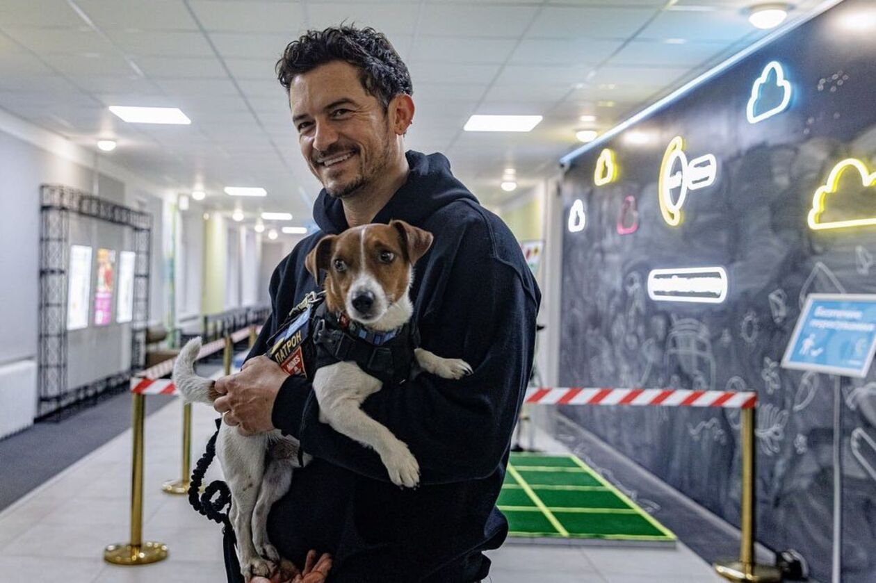 Орландо Блум зустрівся з псом-сапером Патроном – зворушливе фото 