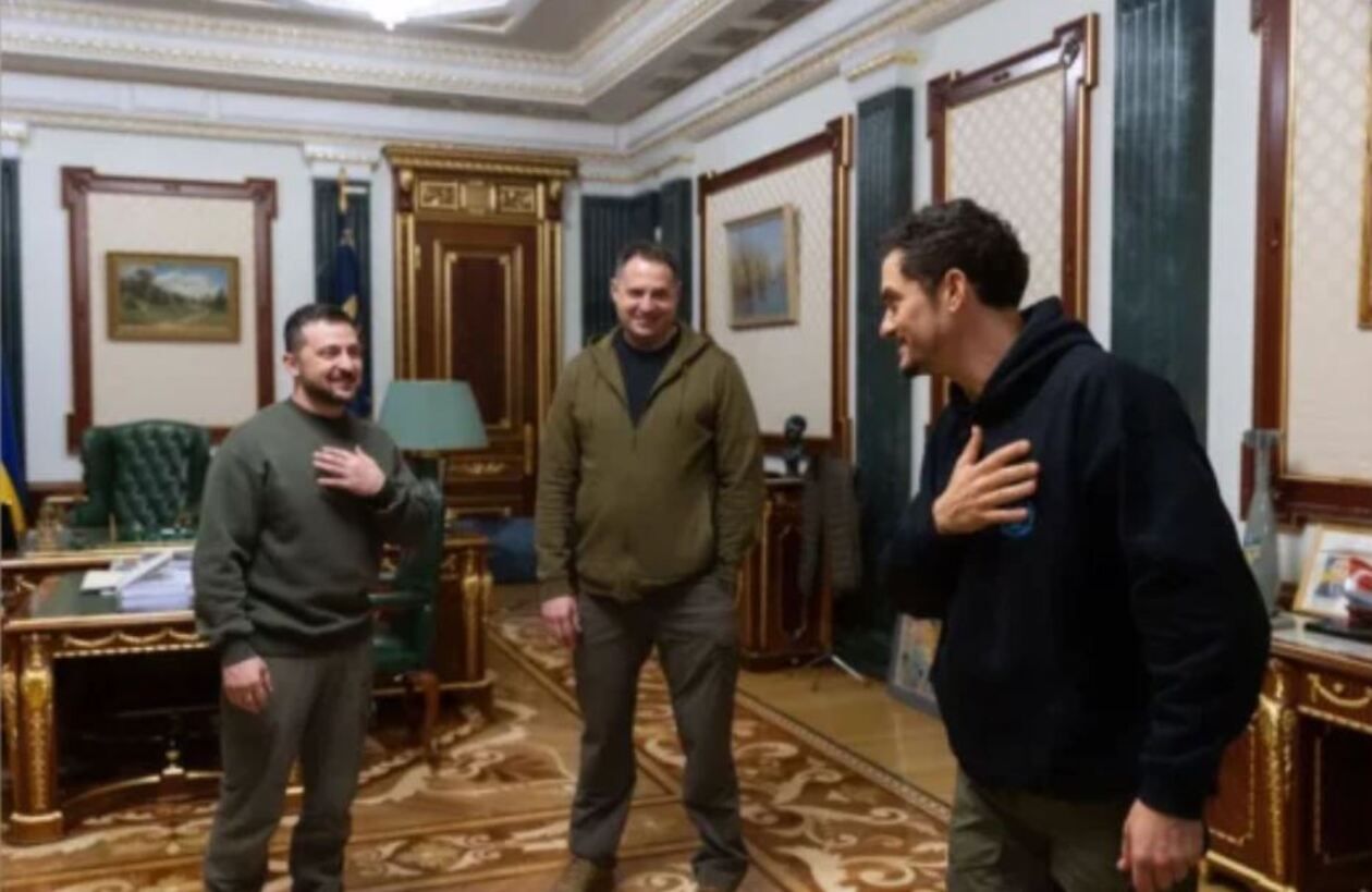 Мать Орландо Блума выучила гимн Украины и поет его по-английски – детали Мать Орландо Блума выучила гимн Украины и поет его по-английски – детали