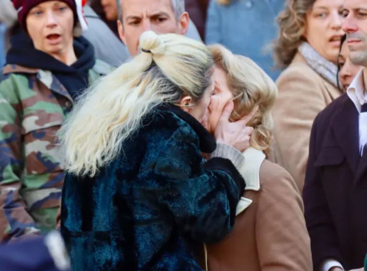 Леді Гага поцілувала жінку на зйомках Джокера 2 – пристрасне відео 