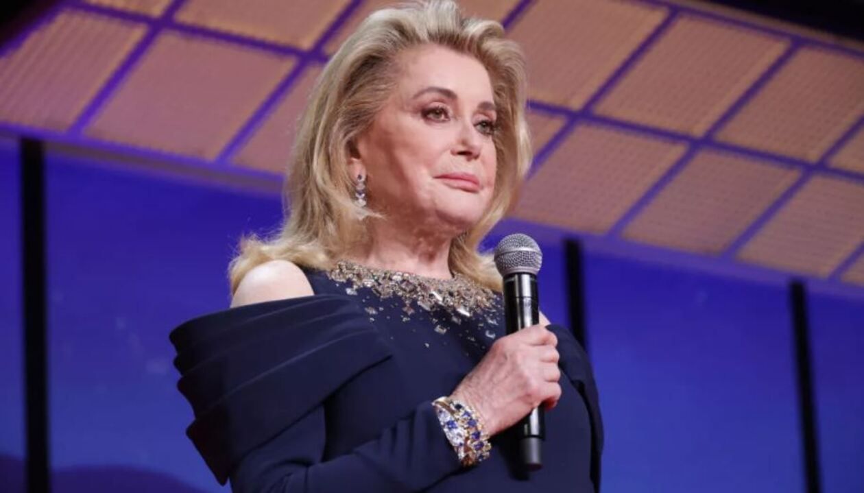 Катрін Денев зачитала вірш Лесі Українки на Каннському кінофестивалі - відео Катрін Денев зачитала вірш Лесі Українки на Каннському кінофестивалі - відео