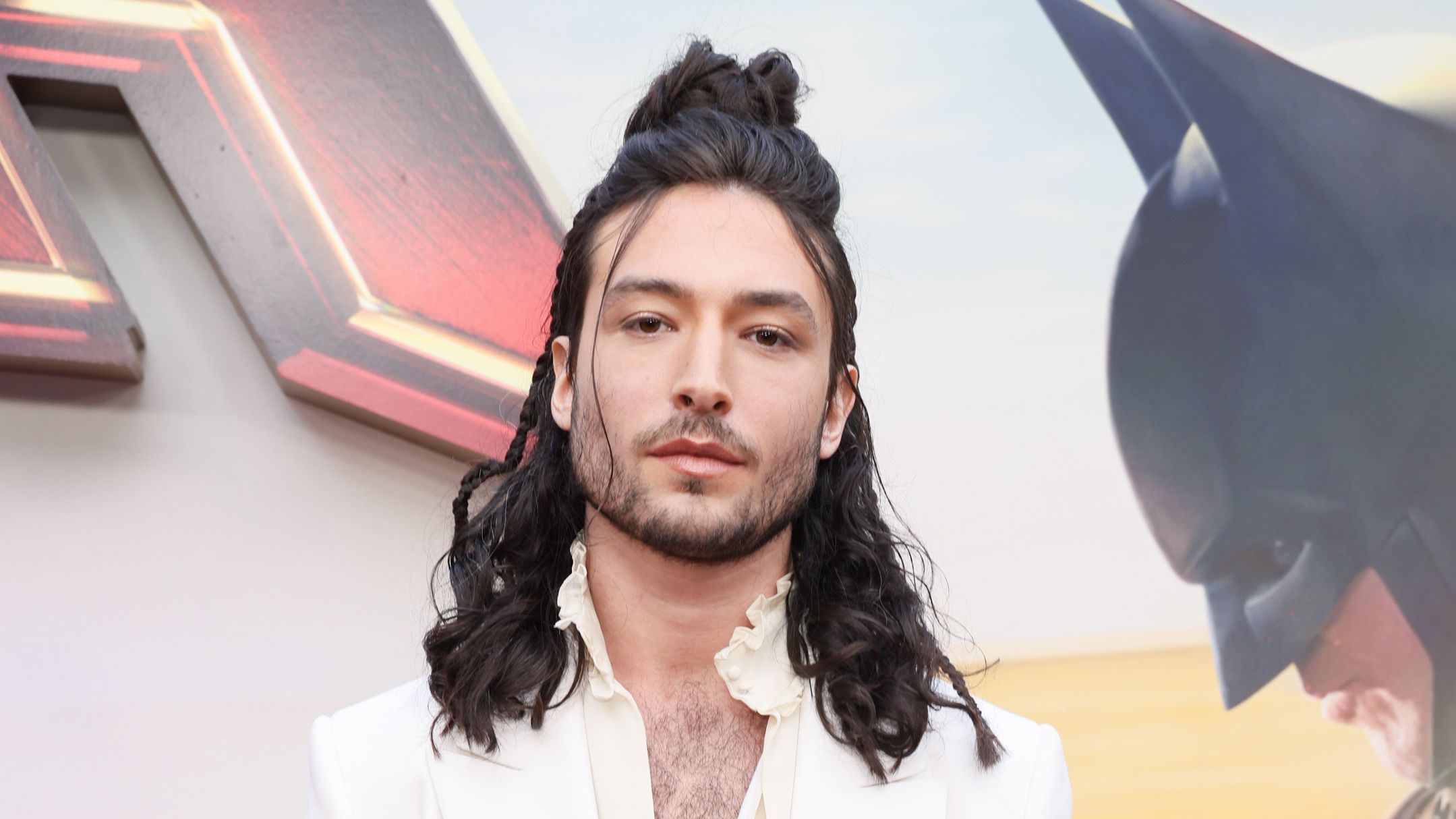 Эзра Миллера обвиняют в тяжелых преступлениях – актер может потерять карьеру Эзра Миллера обвиняют в тяжелых преступлениях – актер может потерять карьеру