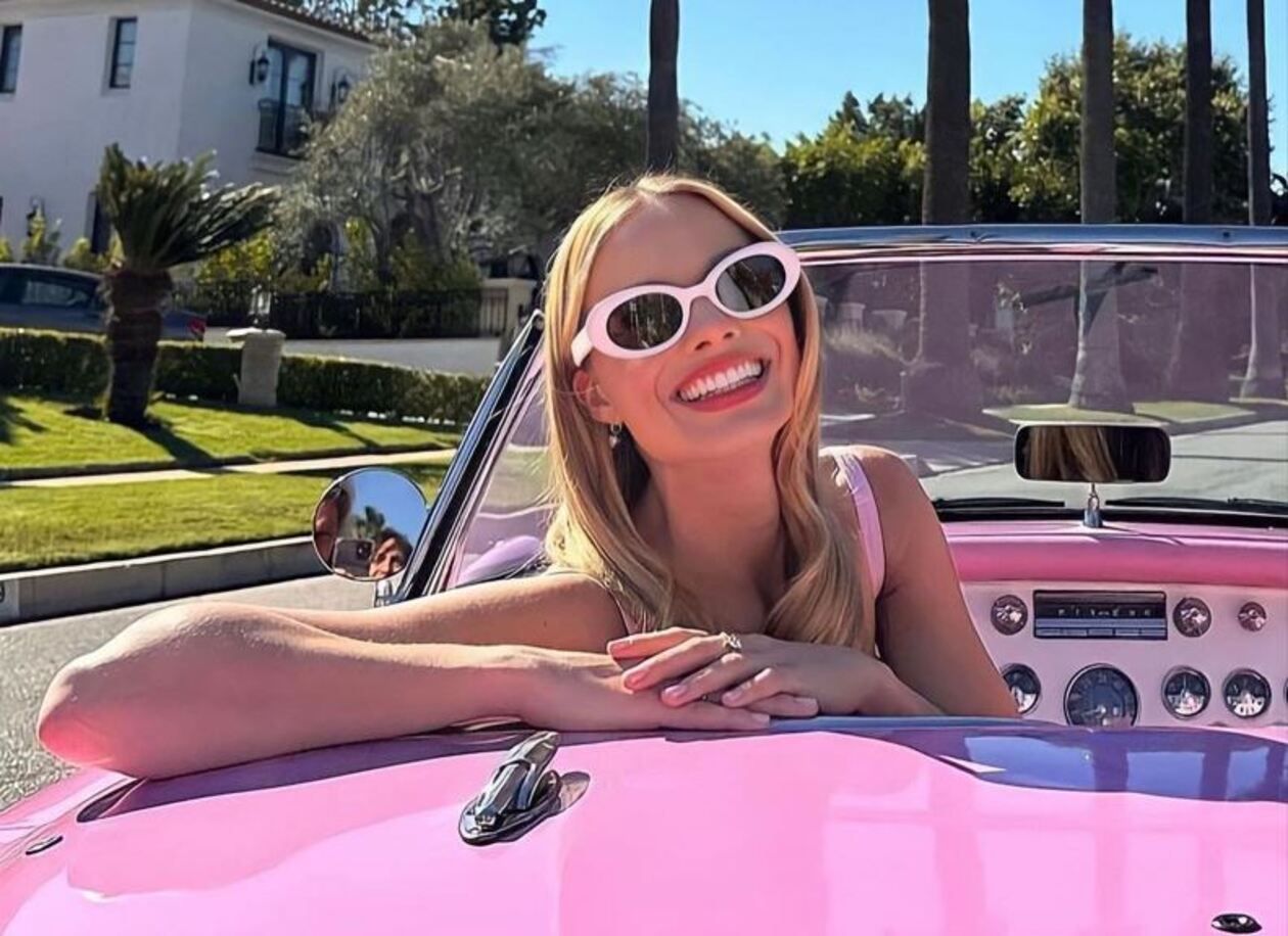 Марго Роббі відтворила образ ляльки Барбі 1960 років – фото Марго Роббі відтворила образ ляльки Барбі 1960 років – фото