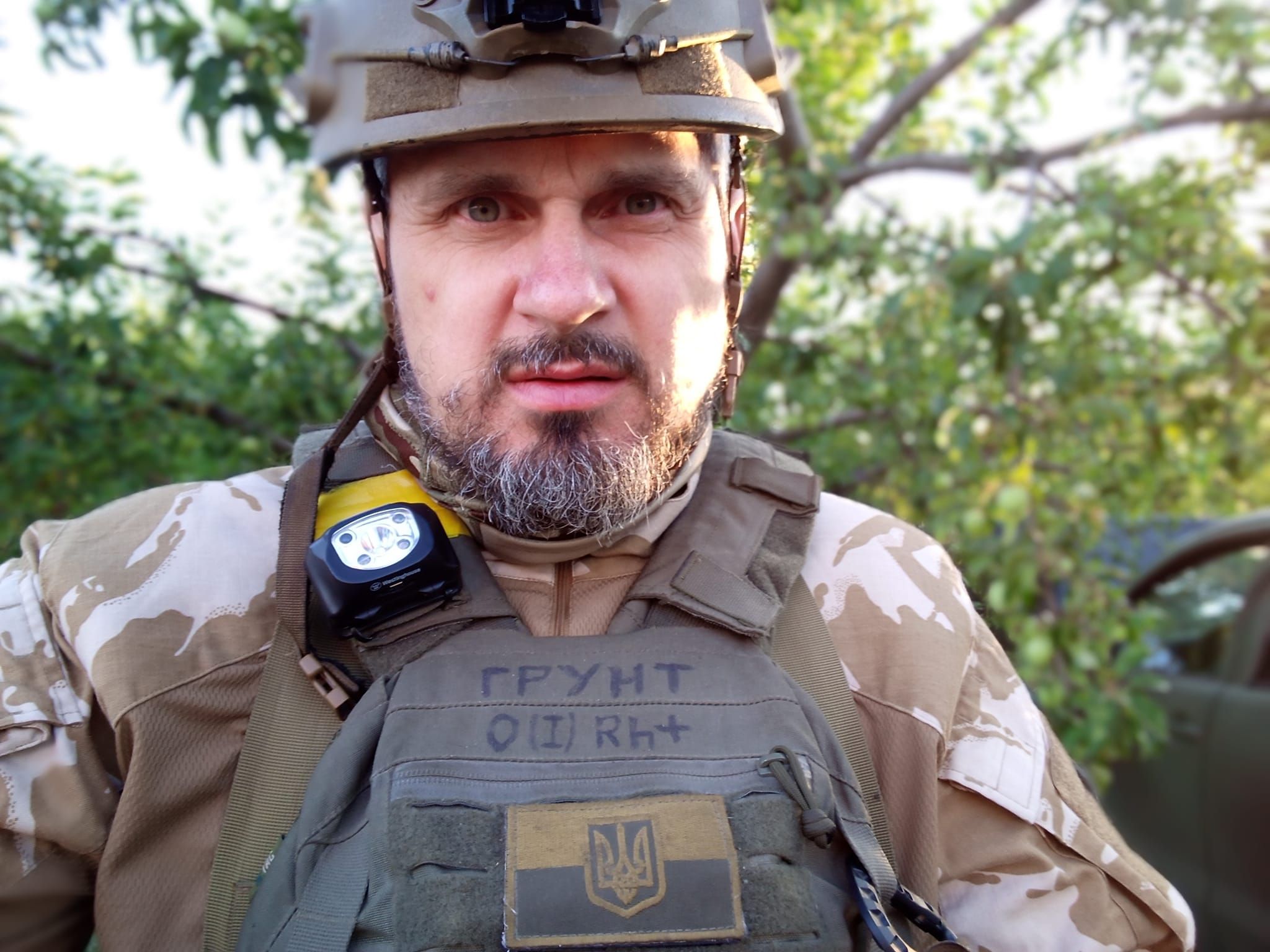 Олег Сенцов потрапив під обстріл і отримав поранення – фото військового 