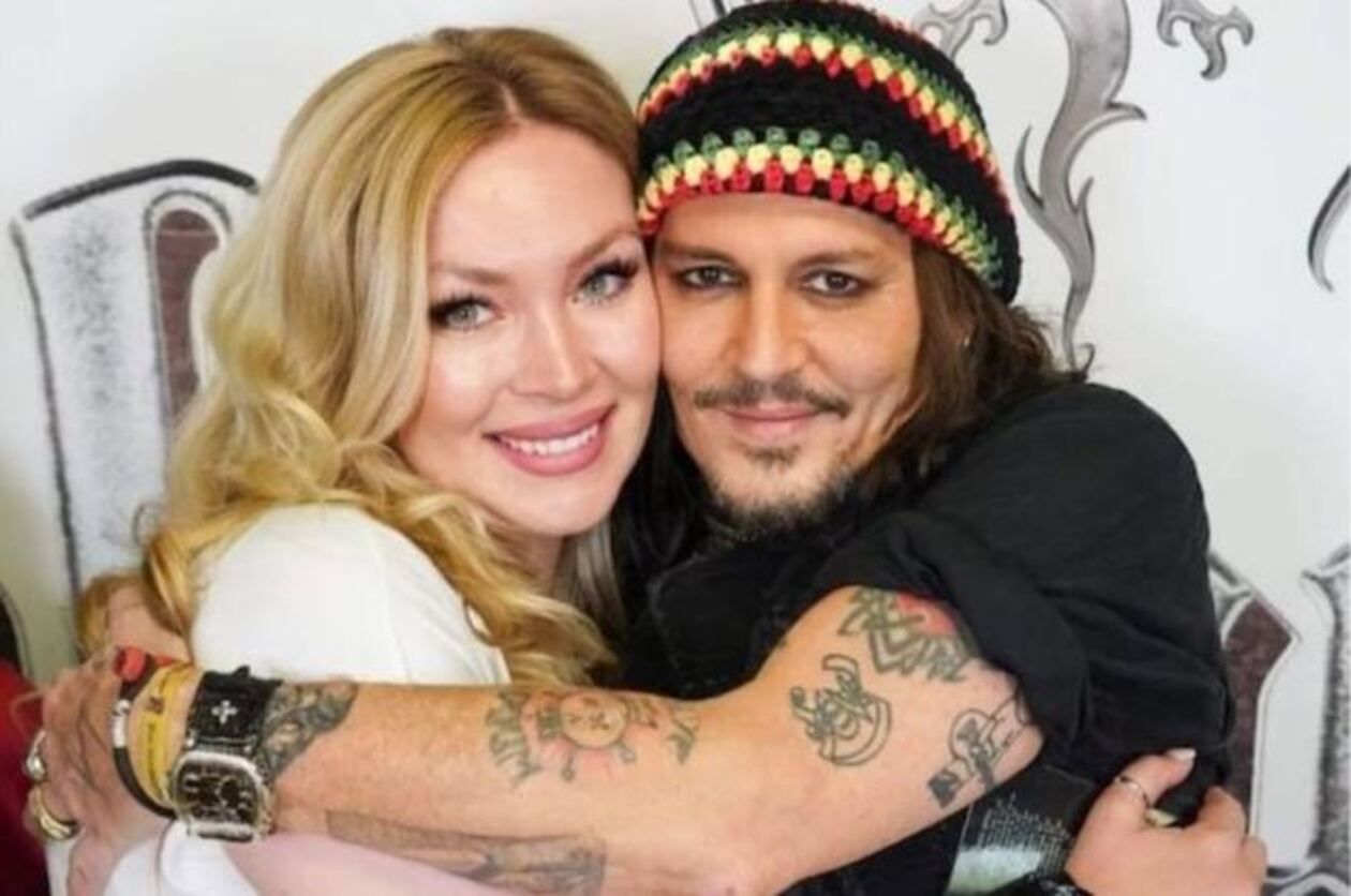 Джонни Депп публично поддержал Украину и встретился с украинкой из Мариуполя. Джонни Депп публично поддержал Украину и встретился с украинкой из Мариуполя.