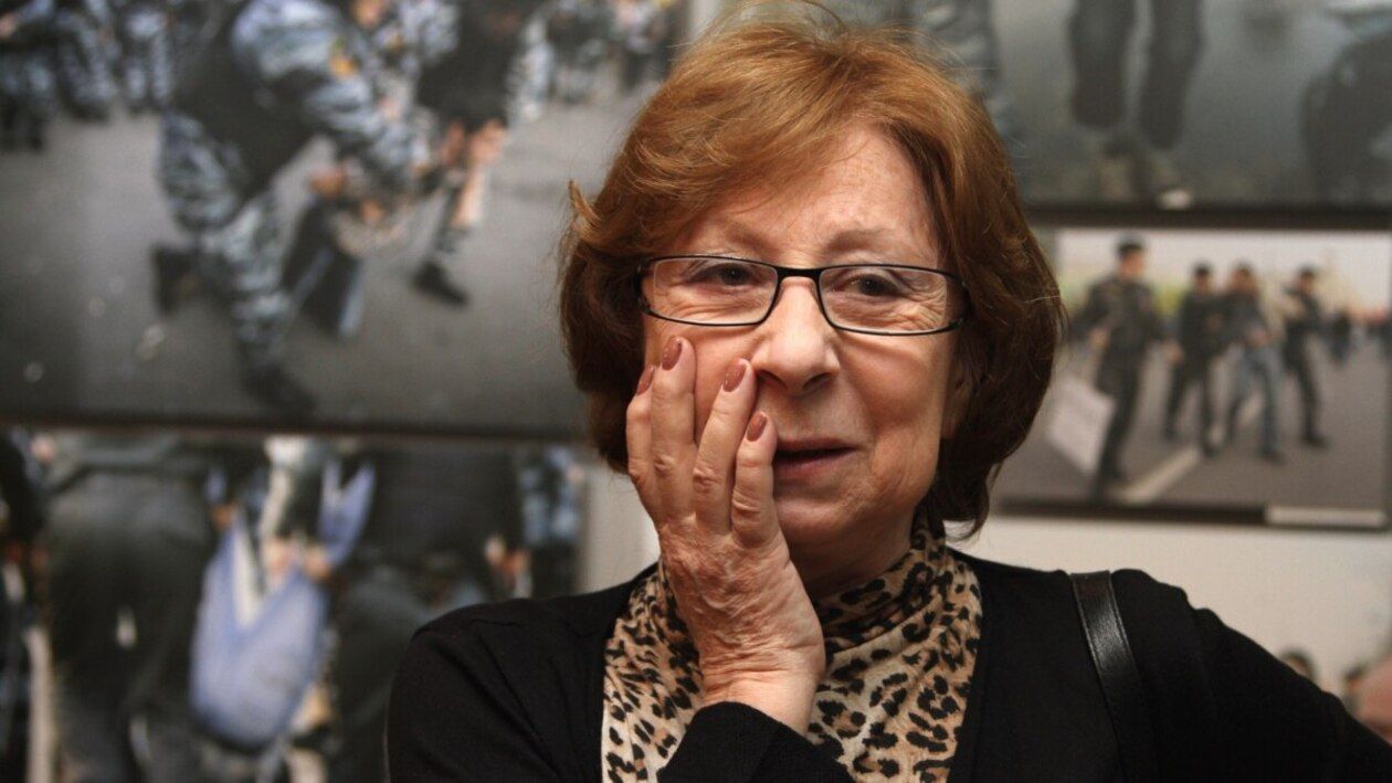 Лия Ахеджакова вышла на сцену в Германии с флагом украины – реакция россиян Лия Ахеджакова вышла на сцену в Германии с флагом украины – реакция россиян