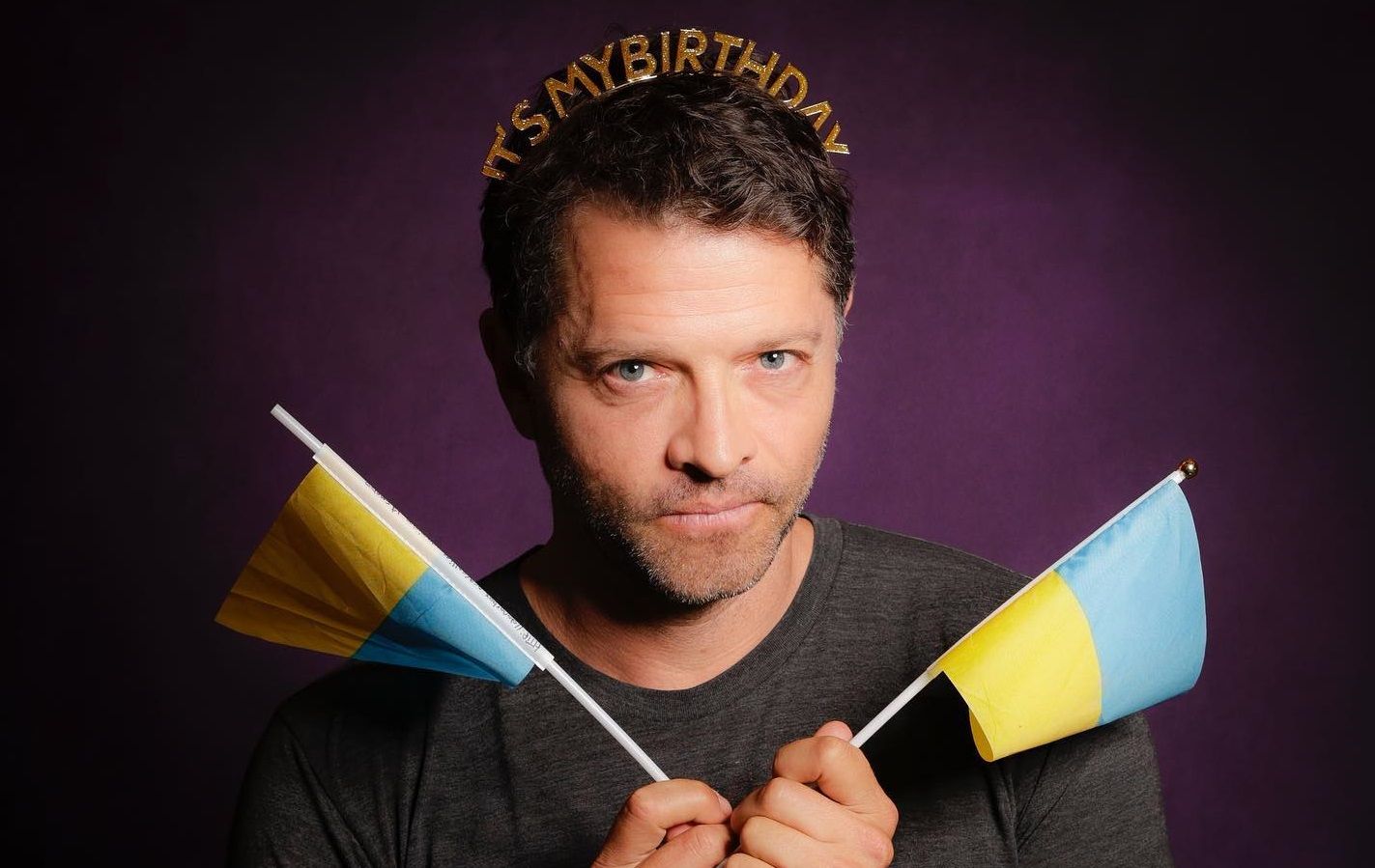 Міша Коллінз про Україну – актор у свій день народження закликав жертвувати кошти Україні Міша Коллінз про Україну – актор у свій день народження закликав жертвувати кошти Україні