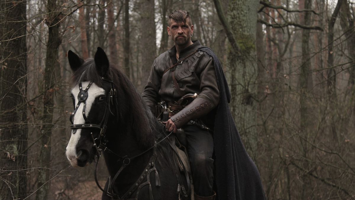 Василий Кухарский в фильме "Максим Оса и золото Песиголовца" Василий Кухарский в фильме "Максим Оса и золото Песиголовца"