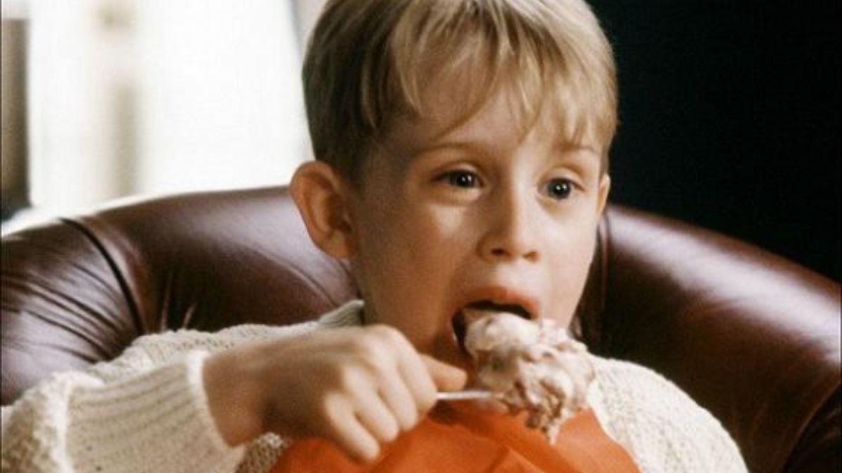 Кадр из фильма "Сам дома" Кадр из фильма "Сам дома"