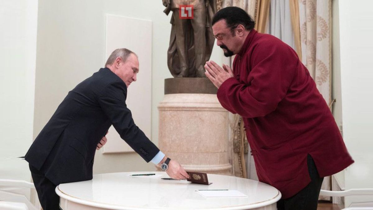 Стівен Сігал отримав російський паспорт Стівен Сігал отримав російський паспорт