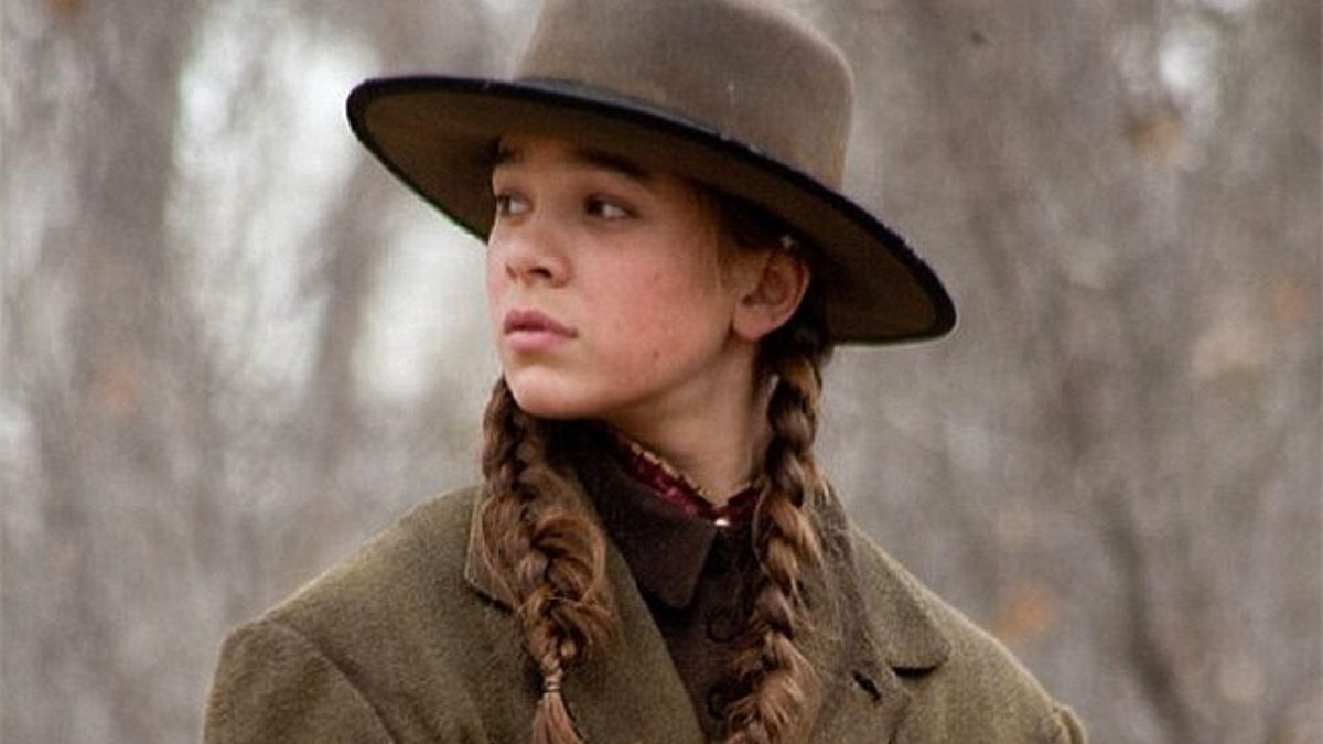 Хейли Стайнфельд в фильме "Железная хватка" Хейли Стайнфельд в фильме "Железная хватка"