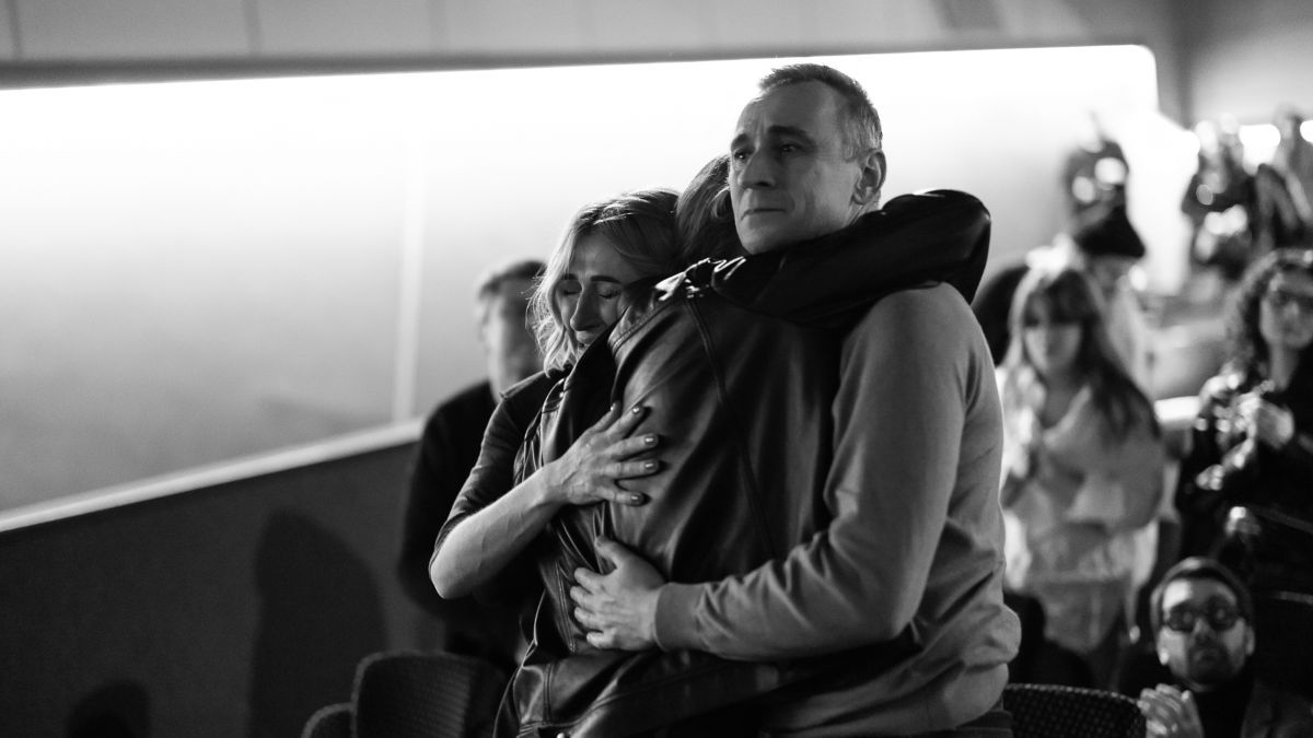 Зрители после просмотра фильма "Долгие сутки" Зрители после просмотра фильма "Долгие сутки"