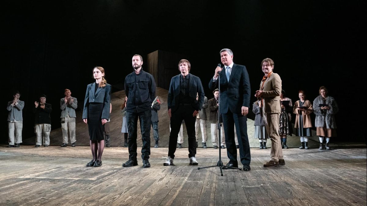 Команда "20 днів у Маріуполі" отримала Шевченківську премію-2024 Команда "20 днів у Маріуполі" отримала Шевченківську премію-2024