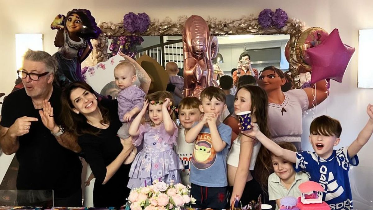 Алек Болдвін з сім'єю Алек Болдвін з сім'єю