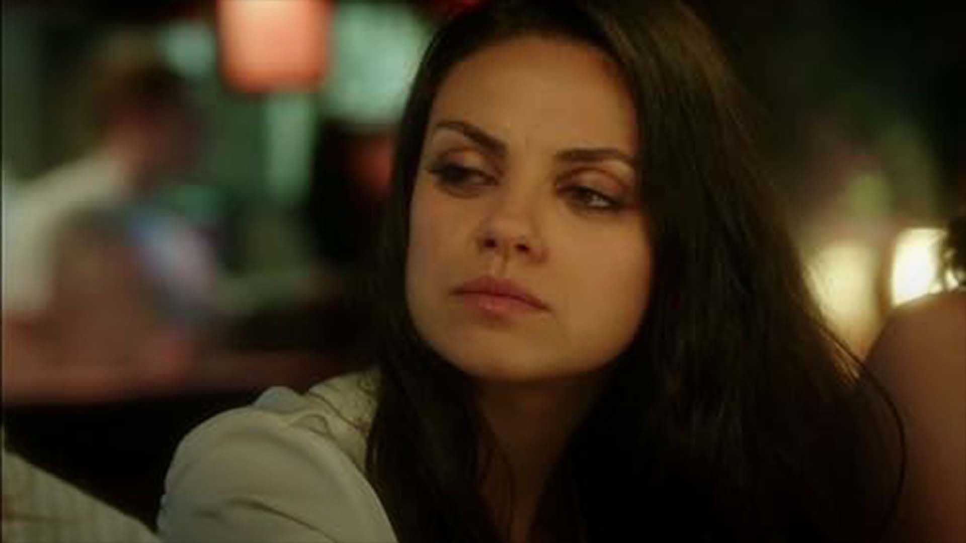 Мила Кунис в фильме "Очень плохие мамочки" - Кино Мила Кунис в фильме "Очень плохие мамочки" - Кино