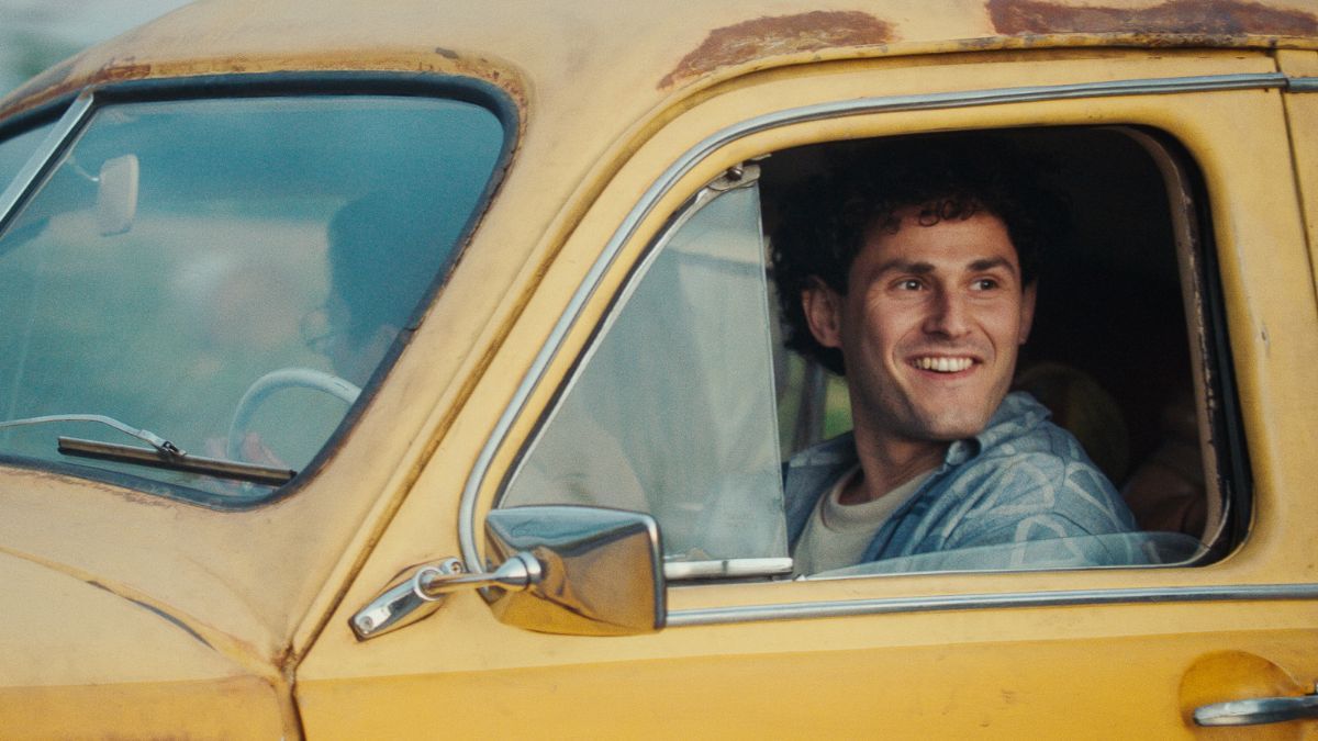 Фільми про українські 90-ті Фільми про українські 90-ті