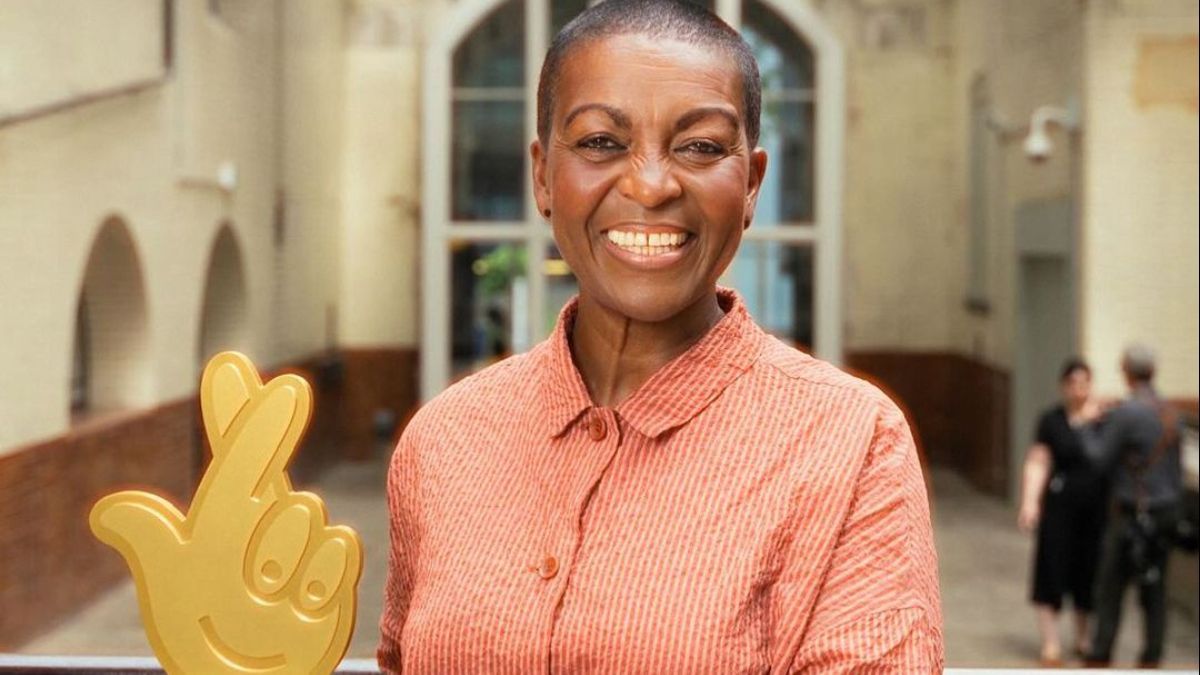 Аджоа Андох  Аджоа Андох