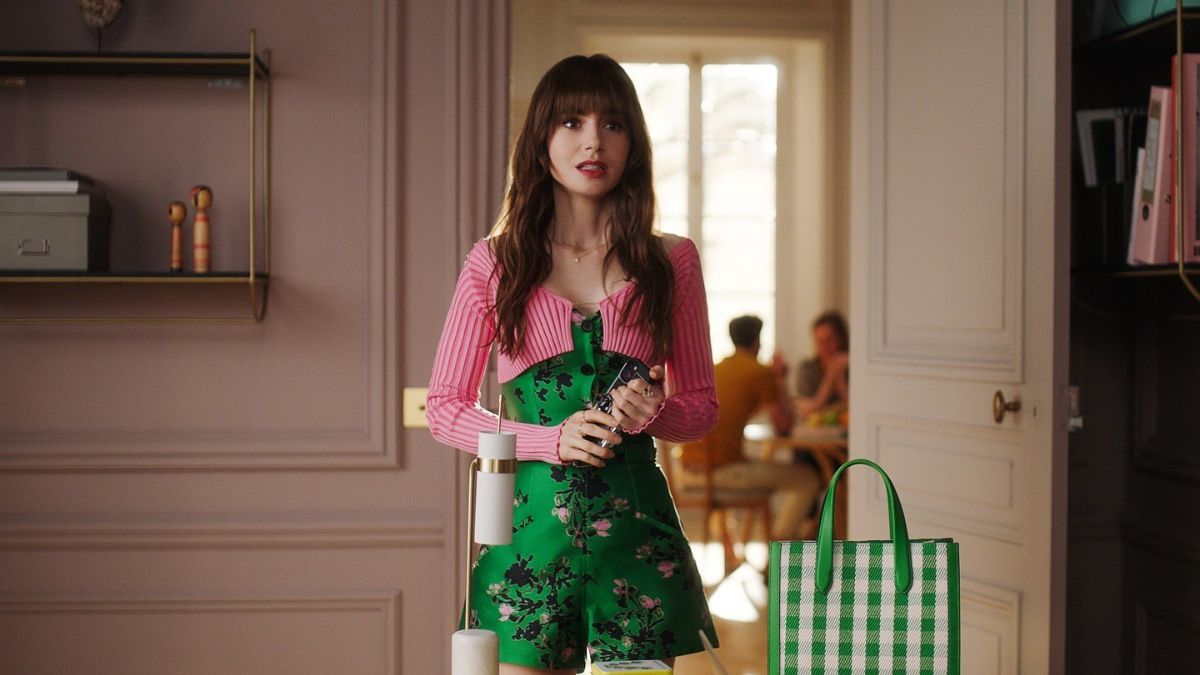 Сериал "Эмили в Париже" Сериал "Эмили в Париже"