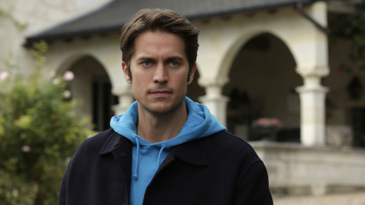 Лукас Браво в сериале "Эмили в Париже" Лукас Браво в сериале "Эмили в Париже"