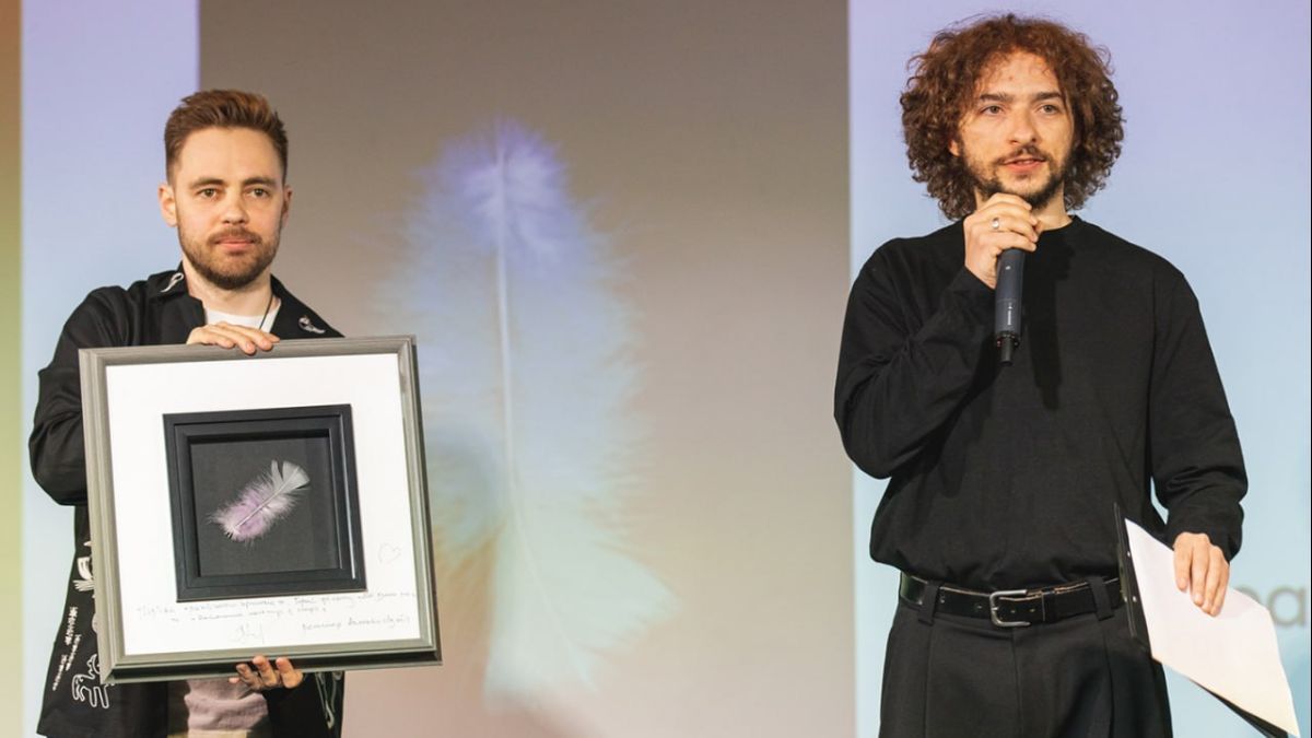 Перо з фільмів Антоніо Лукіча продали на аукціоні Перо з фільмів Антоніо Лукіча продали на аукціоні