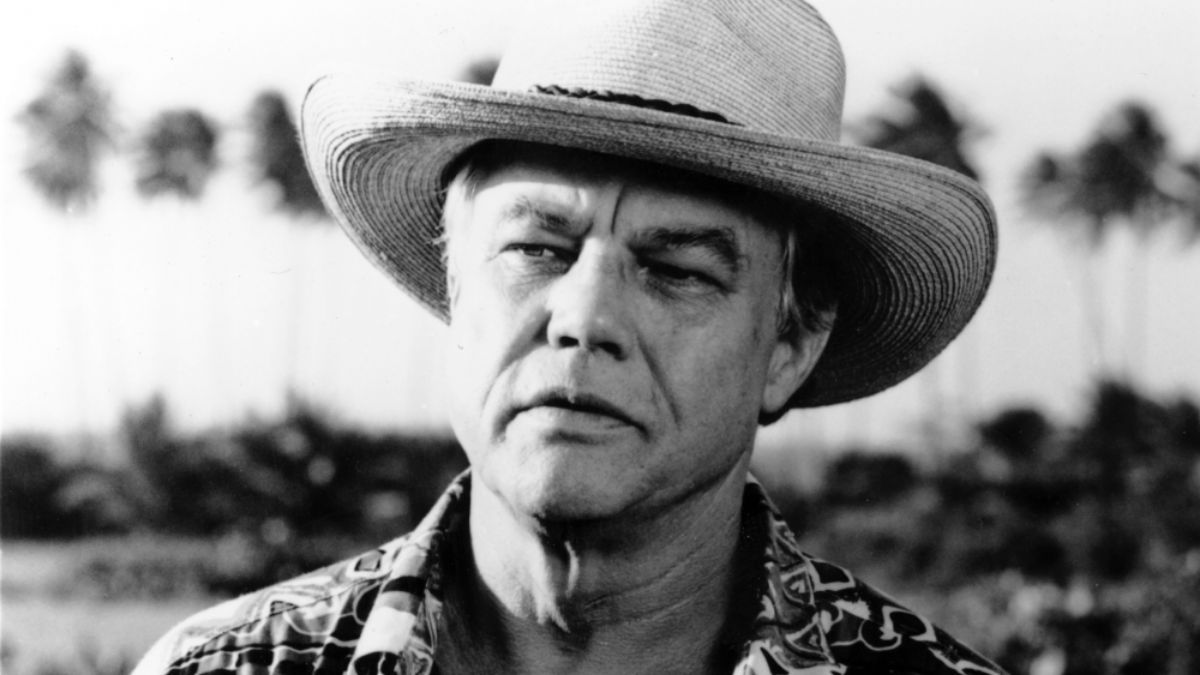 Джо Дон Бейкер в фильме "Золотой глаз" Джо Дон Бейкер в фильме "Золотой глаз"