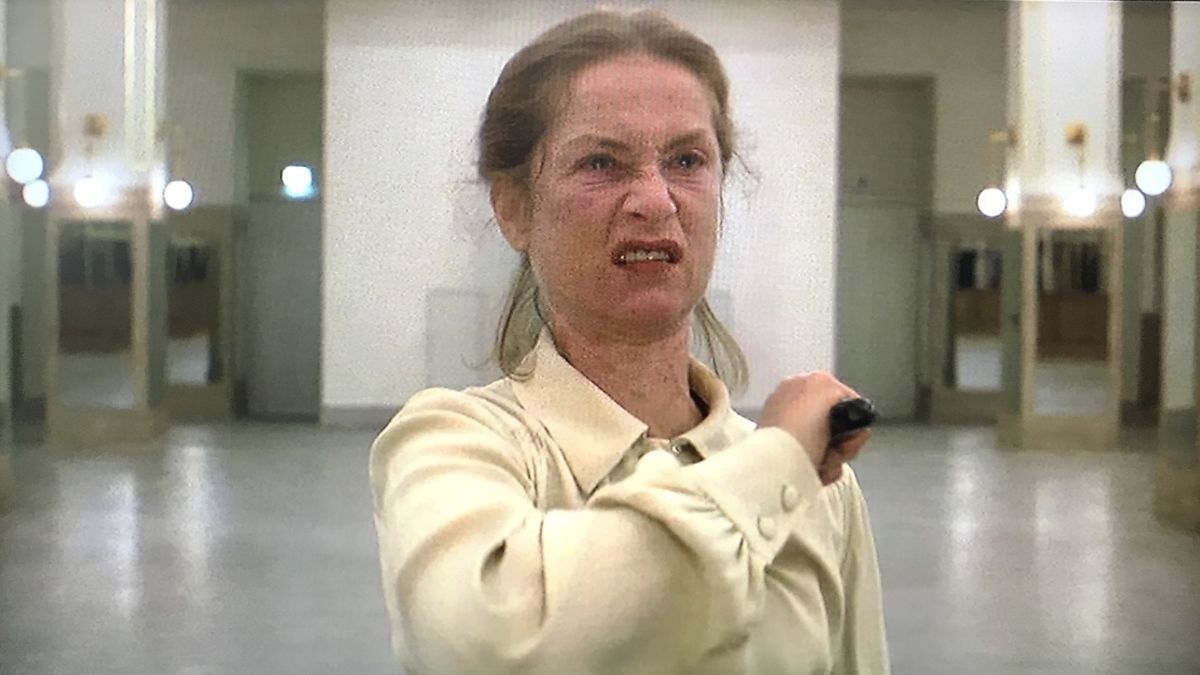 Изабель Юппер в фильме "Пианистка" Изабель Юппер в фильме "Пианистка"