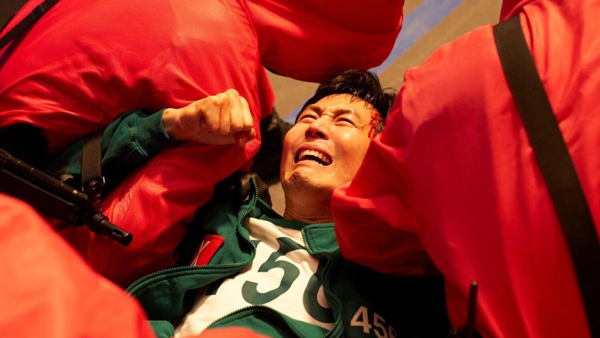 Сериал "Игра в кальмара" Сериал "Игра в кальмара"