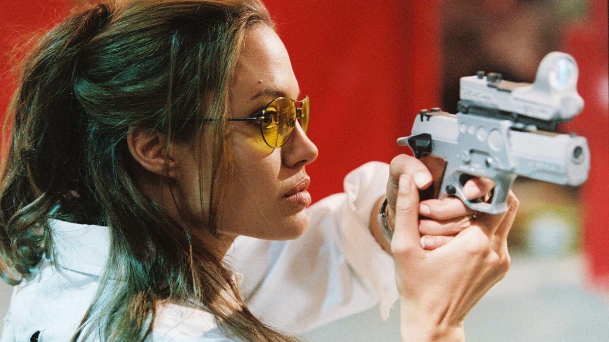 Анджеліна Джолі у фільмі "Містер і місіс Сміт" Анджеліна Джолі у фільмі "Містер і місіс Сміт"