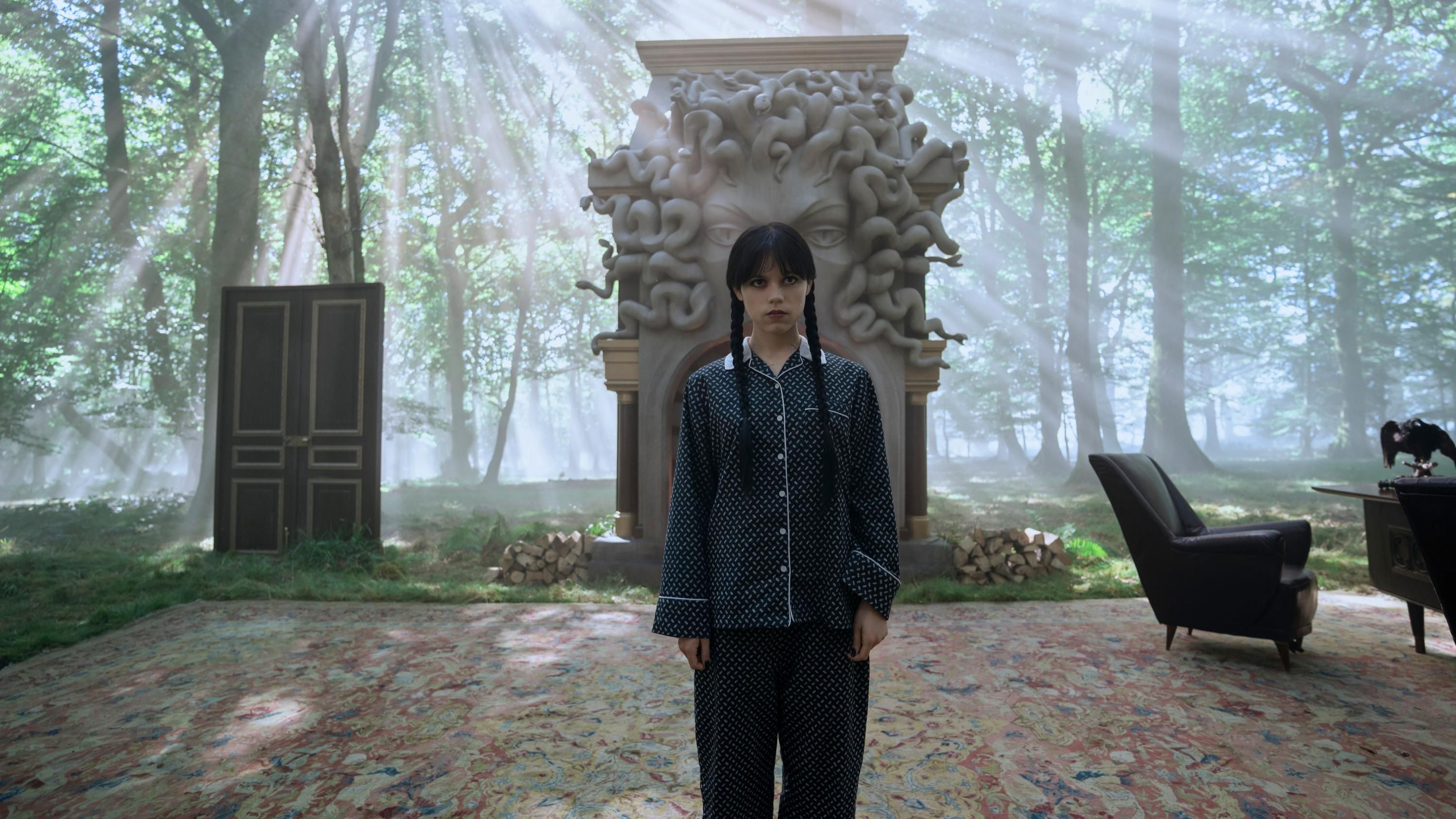 "Венздей" "Венздей"